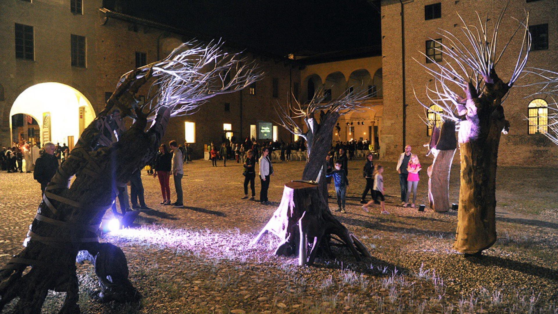 Notte blu e Notte dei musei, pienone in centro storico. LE FOTO