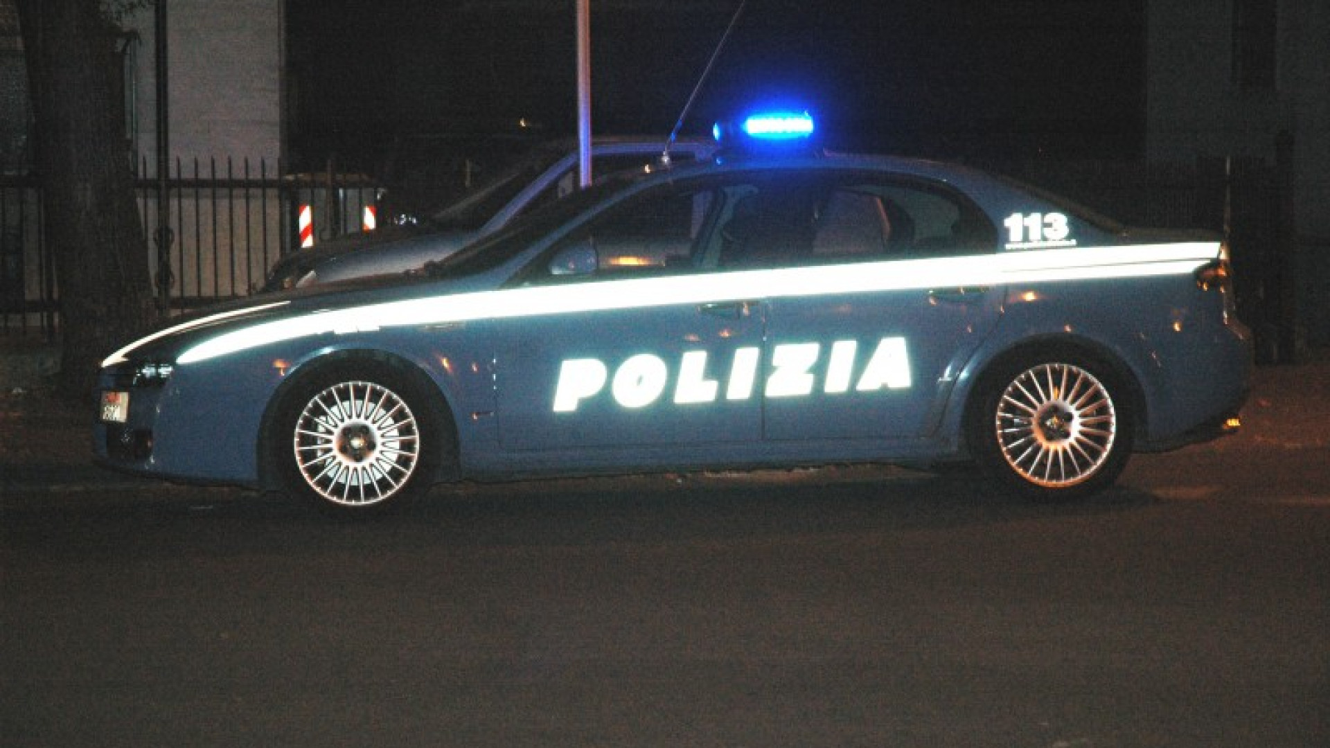 Via Colombo: lucciola rapinata e ferita alla mano, lo straniero fugge con la borsa