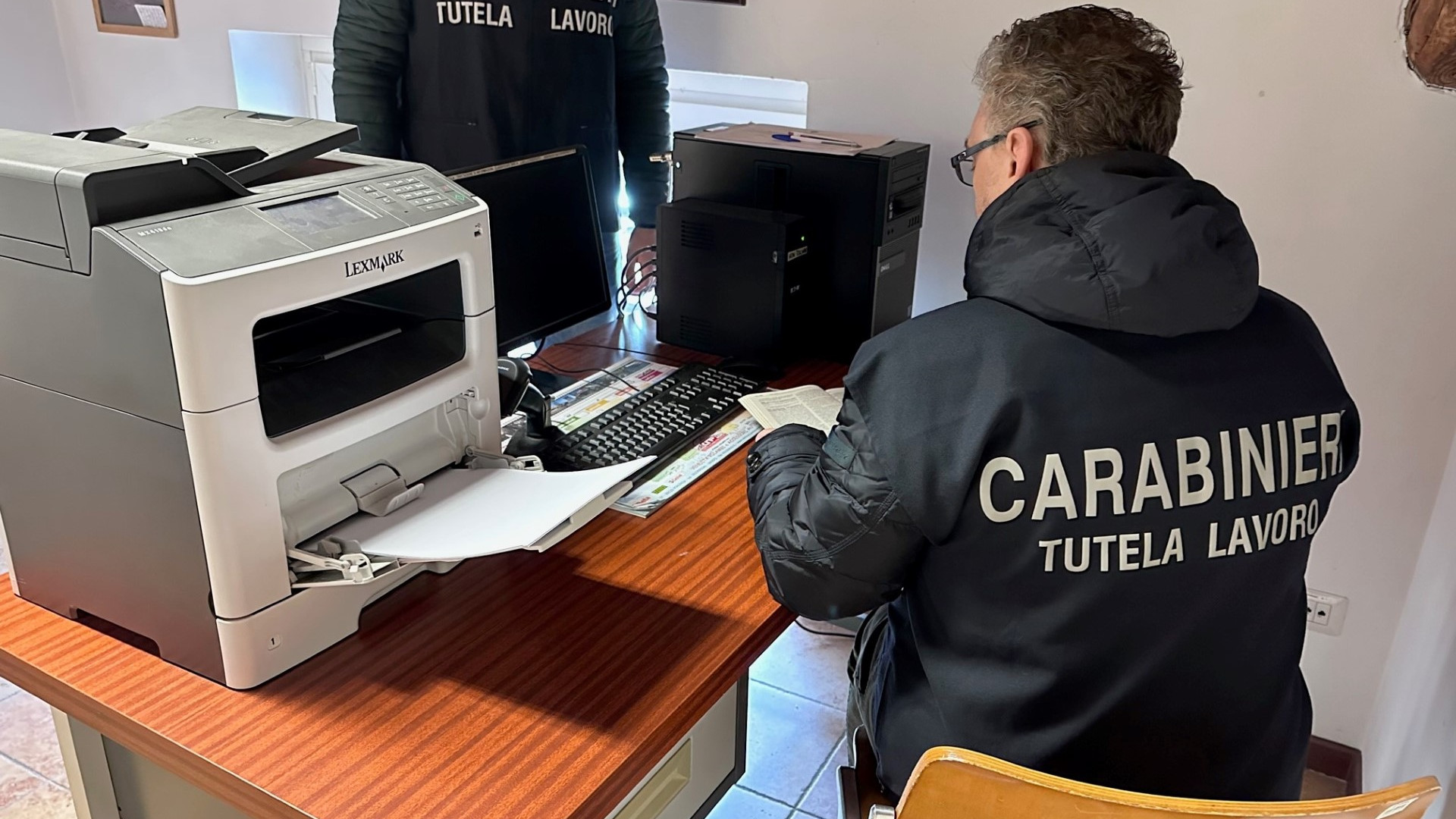 Locale con un dipendente "in nero": attività sospesa e multa da 6.100 euro