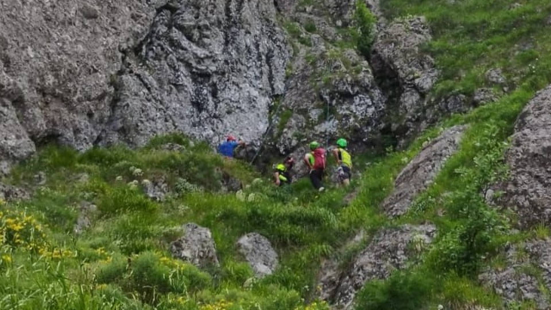 Si infortuna alla Rocca del Prete: alpinista 57enne soccorso in Val d'Aveto