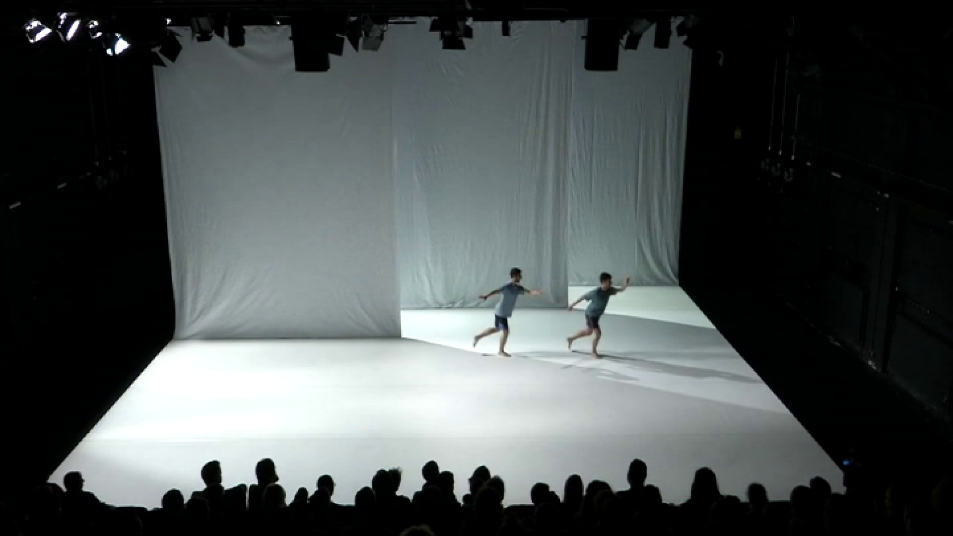Lo spettacolo "Idiot-Syncrasy" con i ballerini Igor and Moreno alla Filo