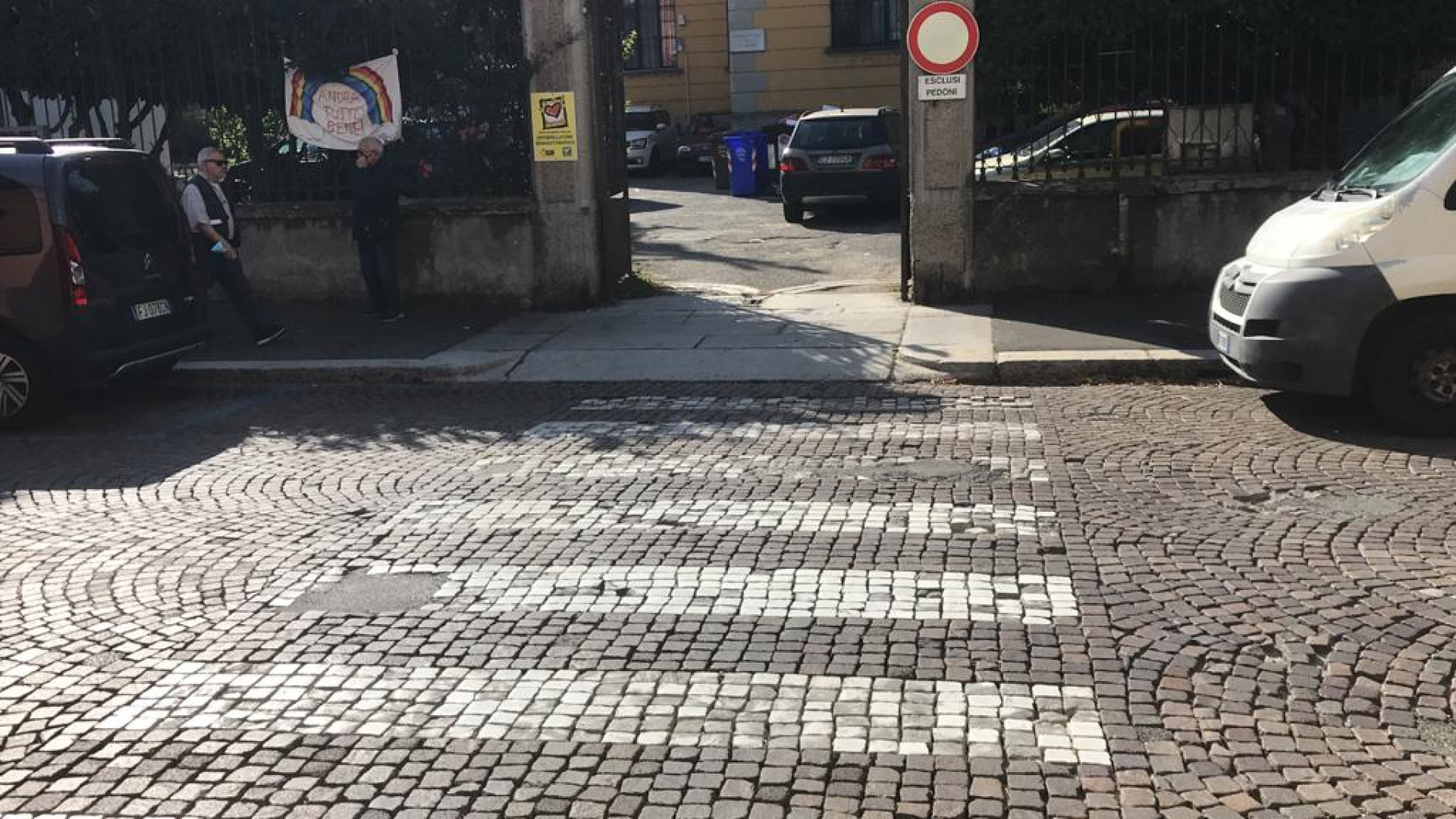 Gli esercenti: "Nessuna riqualificazione nel primo tratto di via Taverna"