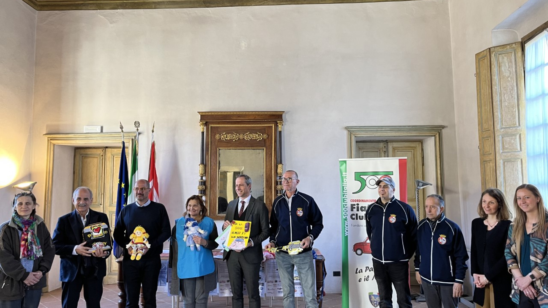 "Il raduno della solidarietà". A bordo delle 500 a favore di scuole, Unicef e della ricerca