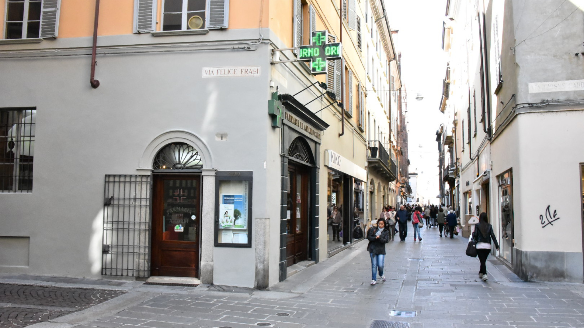 Rapina una farmacia di via XX settembre, preso dalla polizia