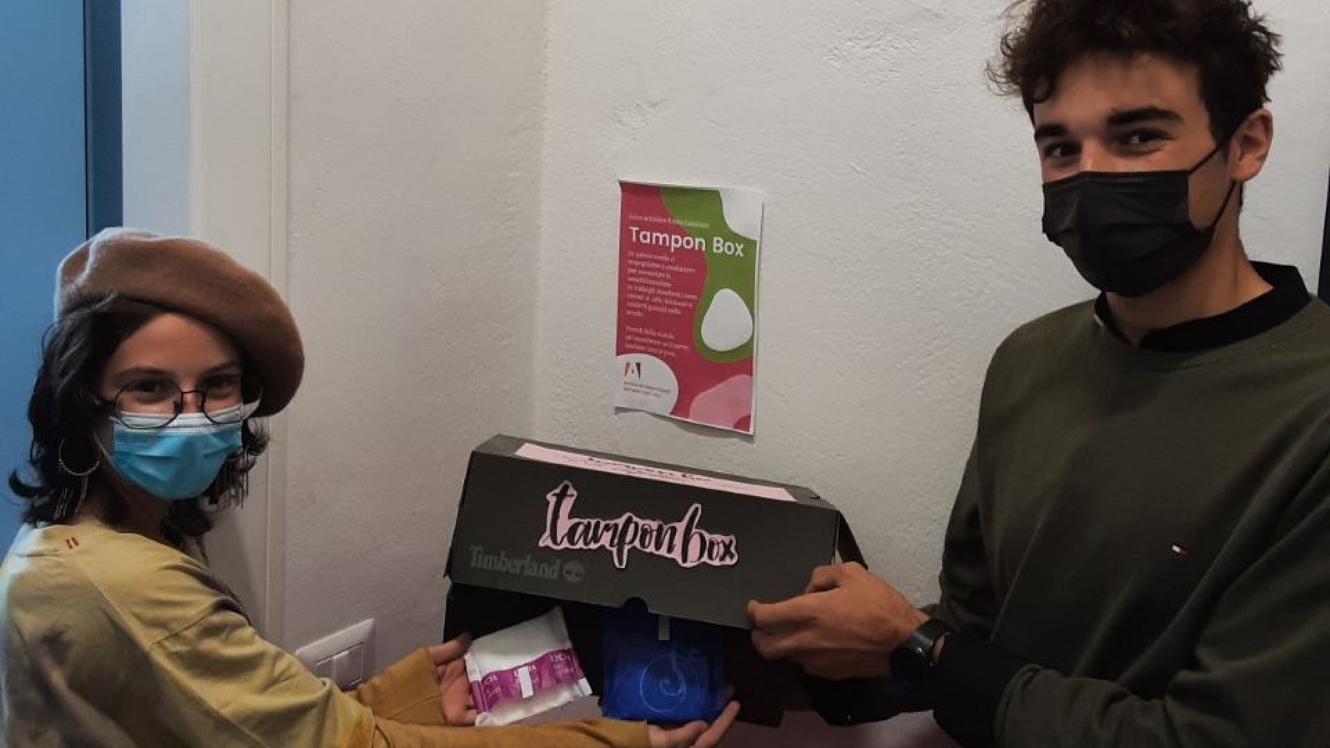 Al liceo Cassinari e al Colombini assorbenti gratuiti nei bagni femminili