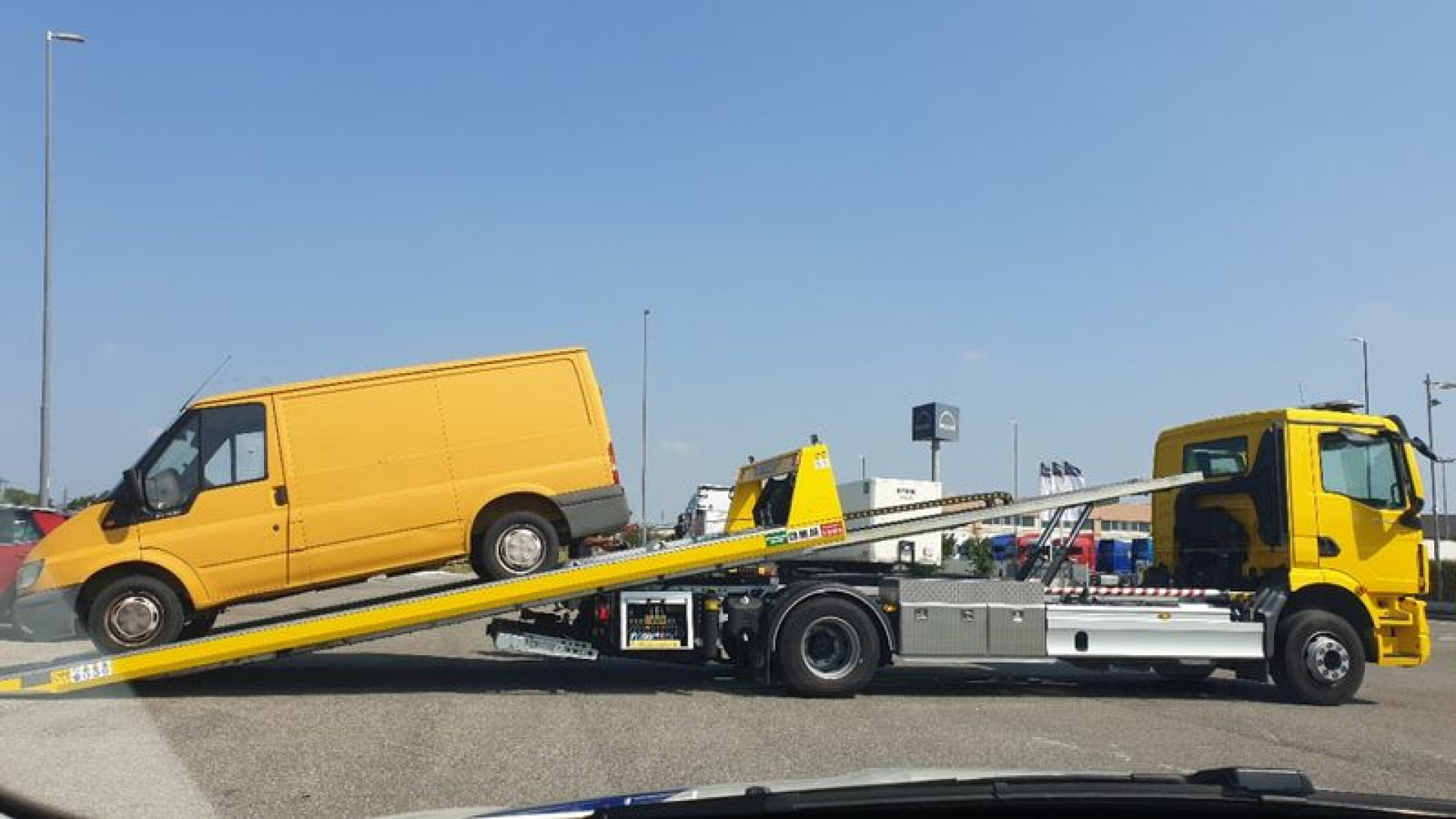 Controlli TargaSystem: oltre 40 multe per auto senza revisione o assicurazione