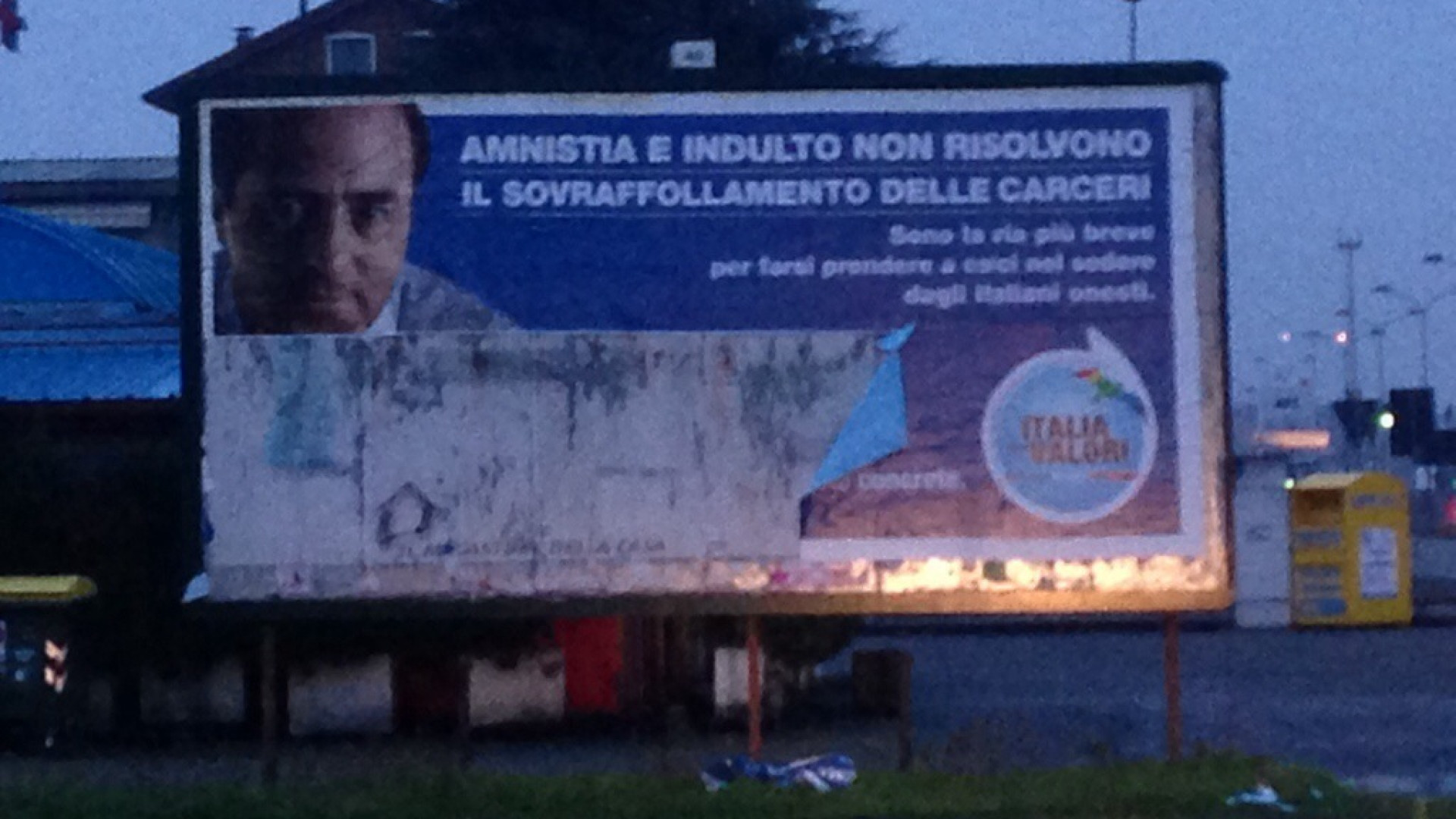 Vandalismi contro il manifesto dell'Idv. Gazzola: "Gesto inqualificabile"