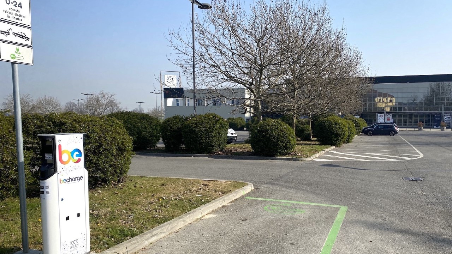 A Piacenza Expo due piazzole per la ricarica di veicoli elettrici e percorso pedonale