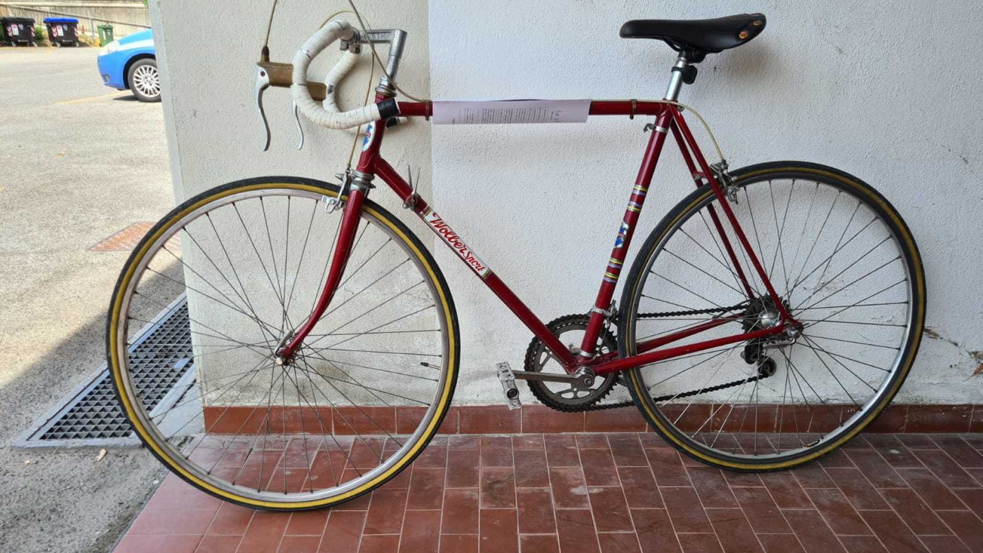 Recuperate dalla polizia due bici rubate: "I proprietari possono ritirarle in questura"