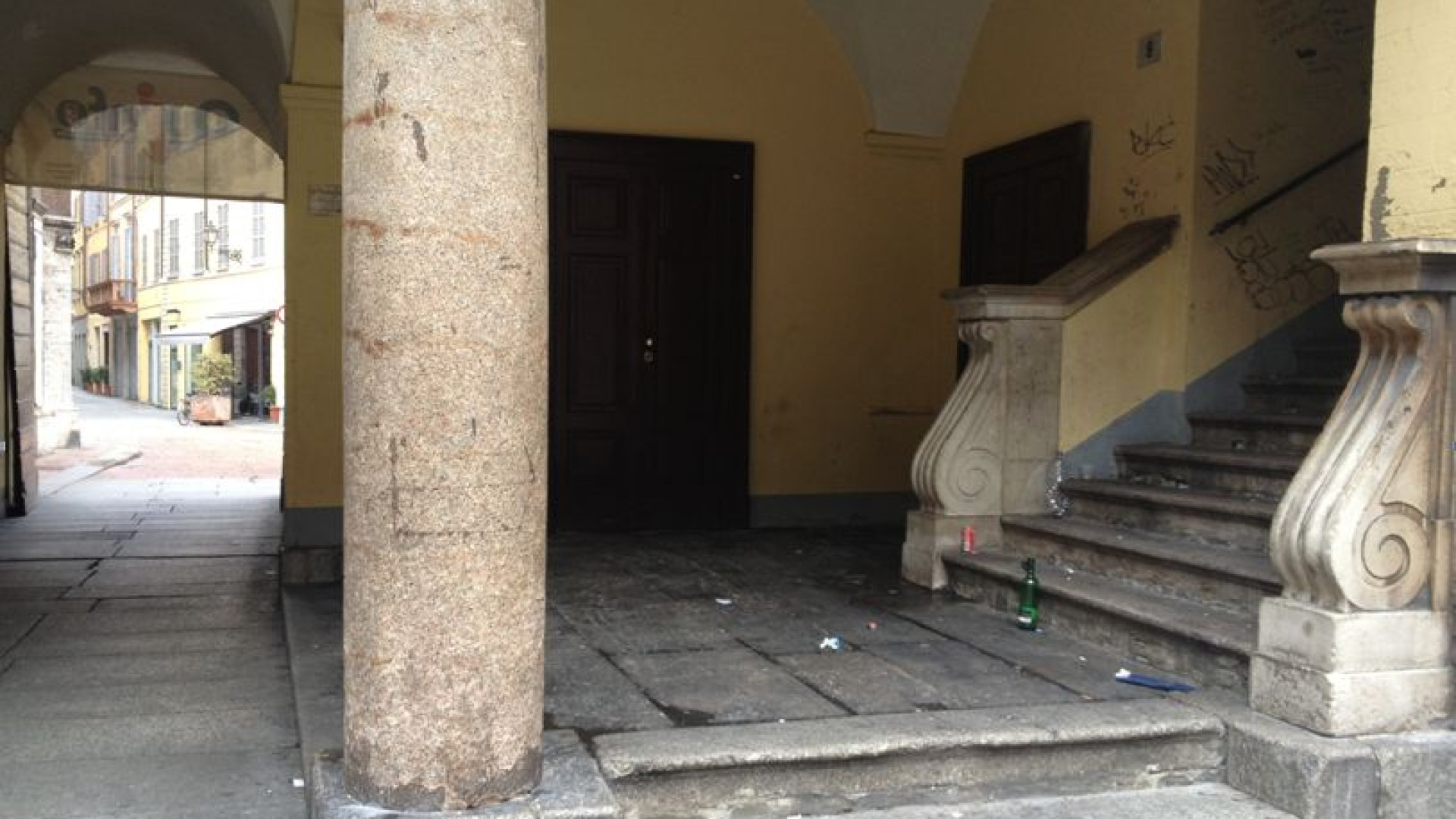 Piazzetta Pescheria, il movimento civico Sveglia segnala il degrado