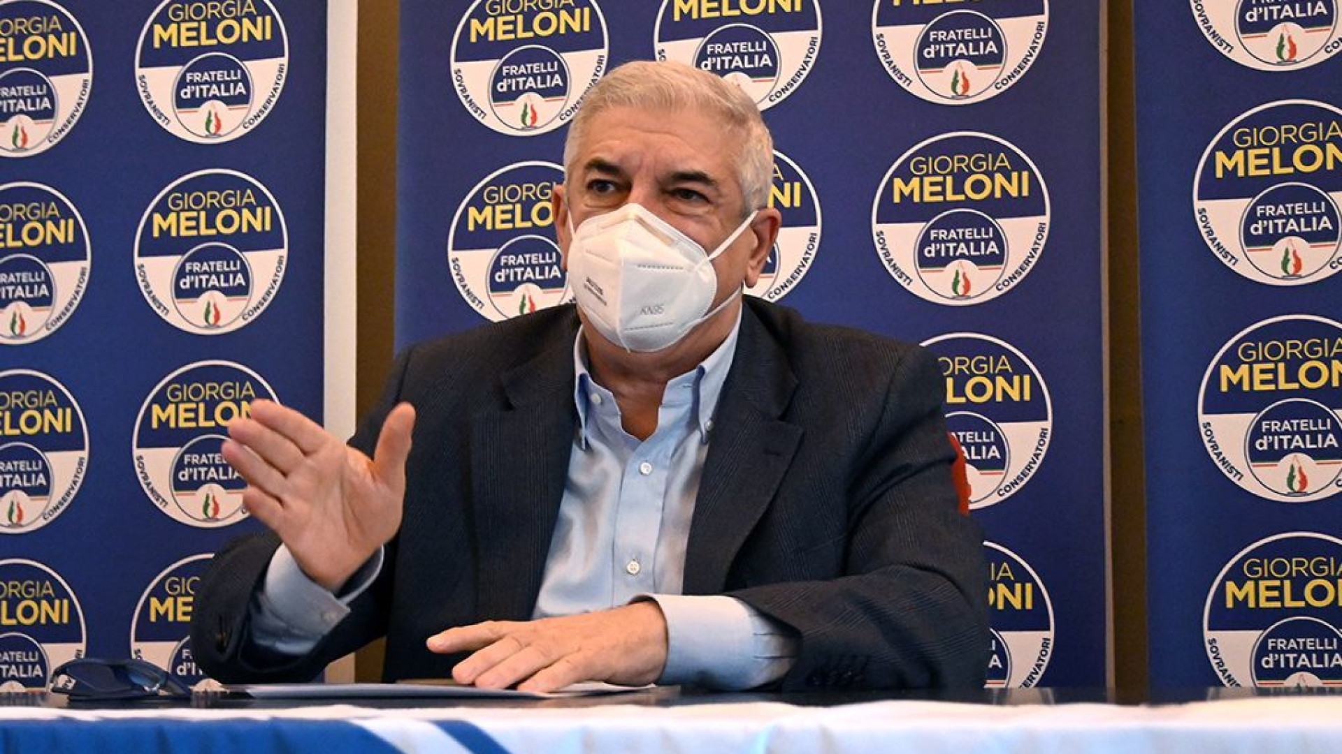 Foti ricoverato per Covid: "Sono curato con professionalità e umanità"