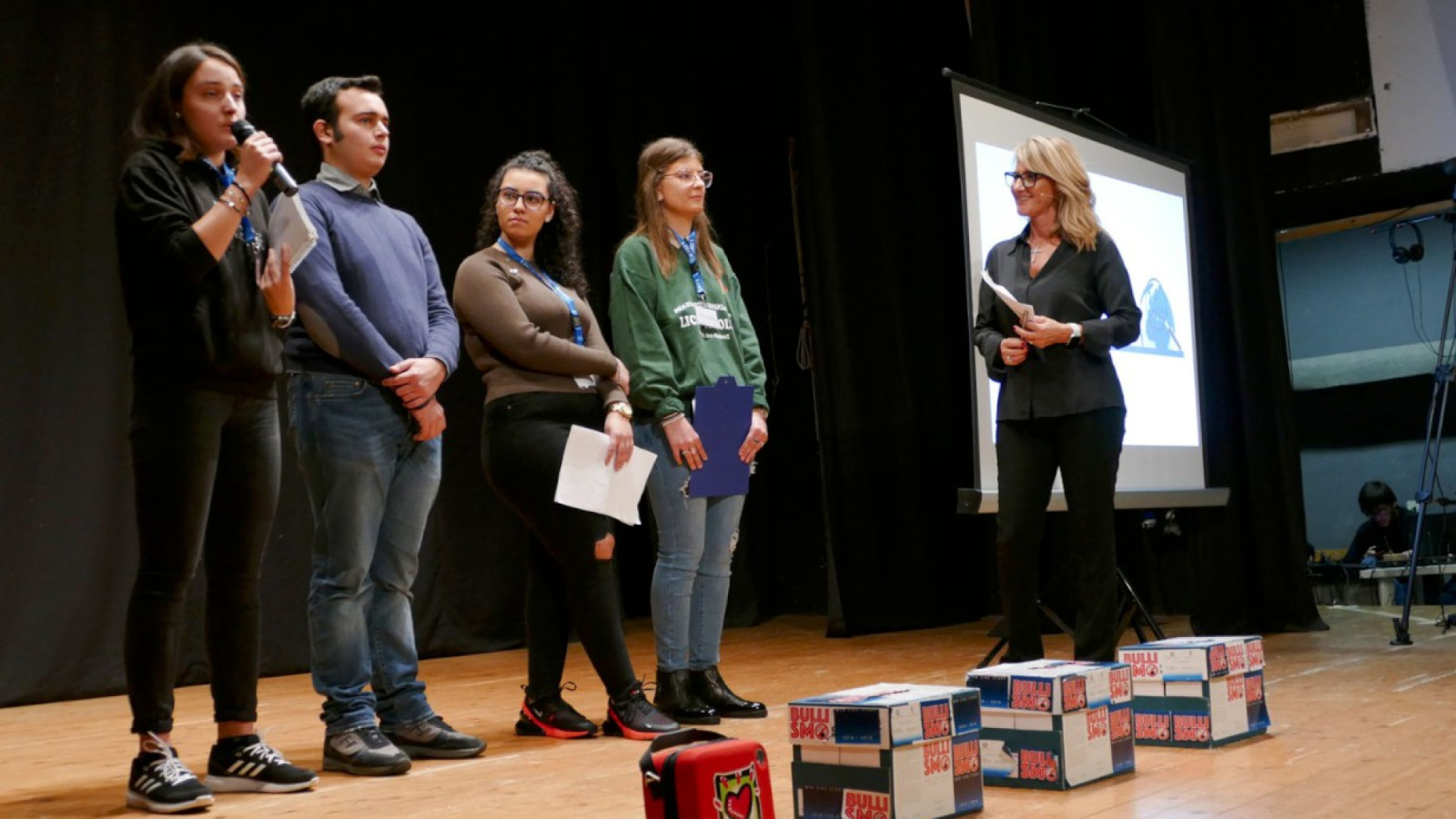 Sostanze proibite e bullismo: #DisaGIOvani fa tappa al teatro Verdi