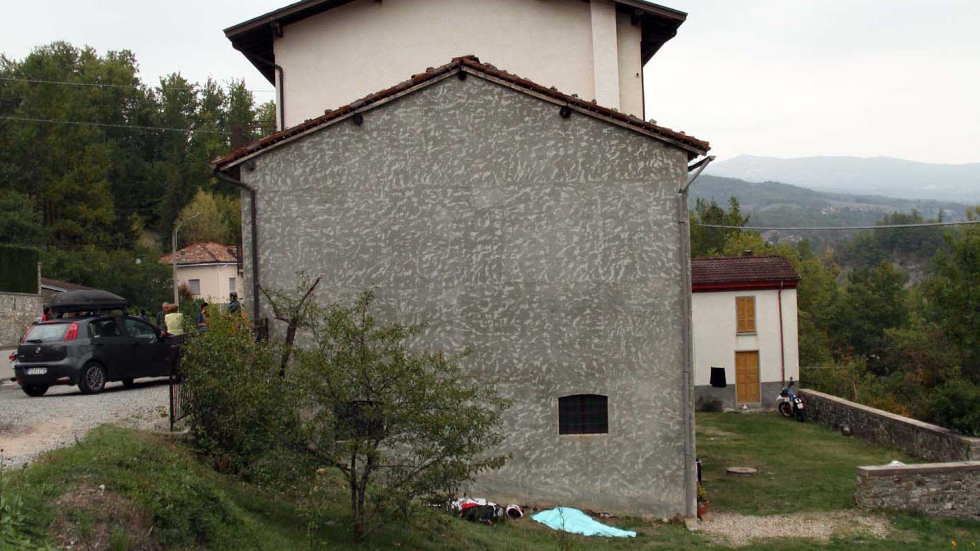 Bosconure di Ferriere, incidente mortale: motociclista si schianta contro una casa e perde la vita