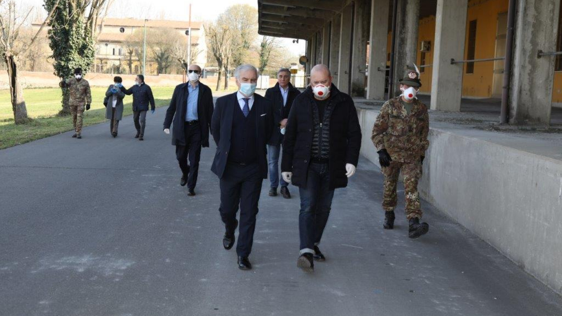 Ospedale da campo, visita lampo del presidente della Regione