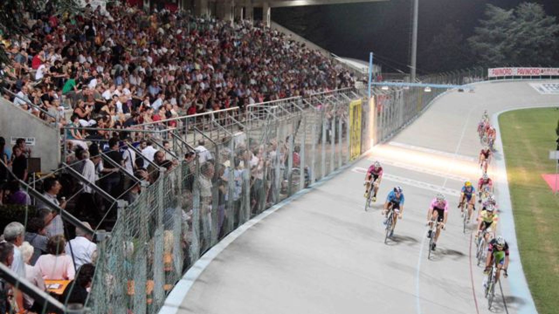 Il Velodromo di Fiorenzuola pronto per la prima gara. Record di iscritti per "Pavesi"