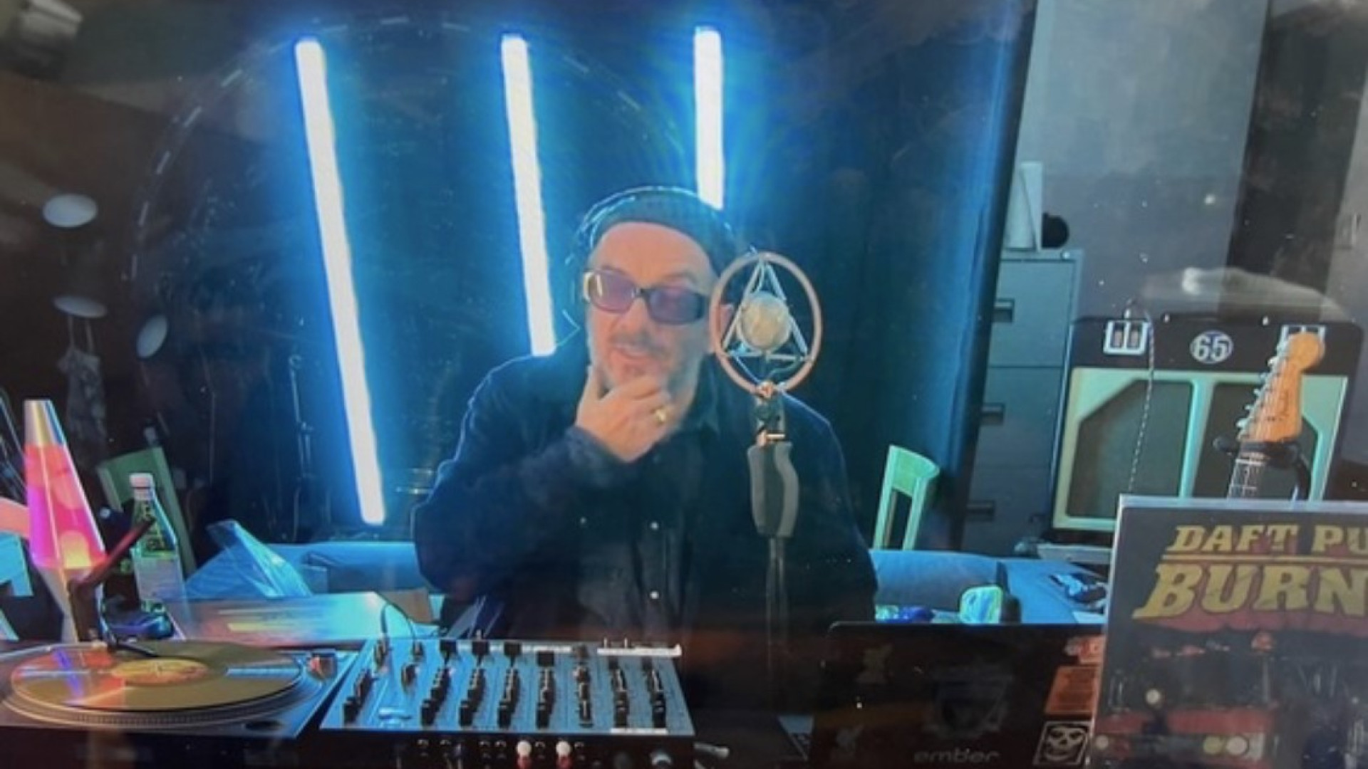 Pentagramma. Elvis Costello presenta il nuovo album “The boy named if”