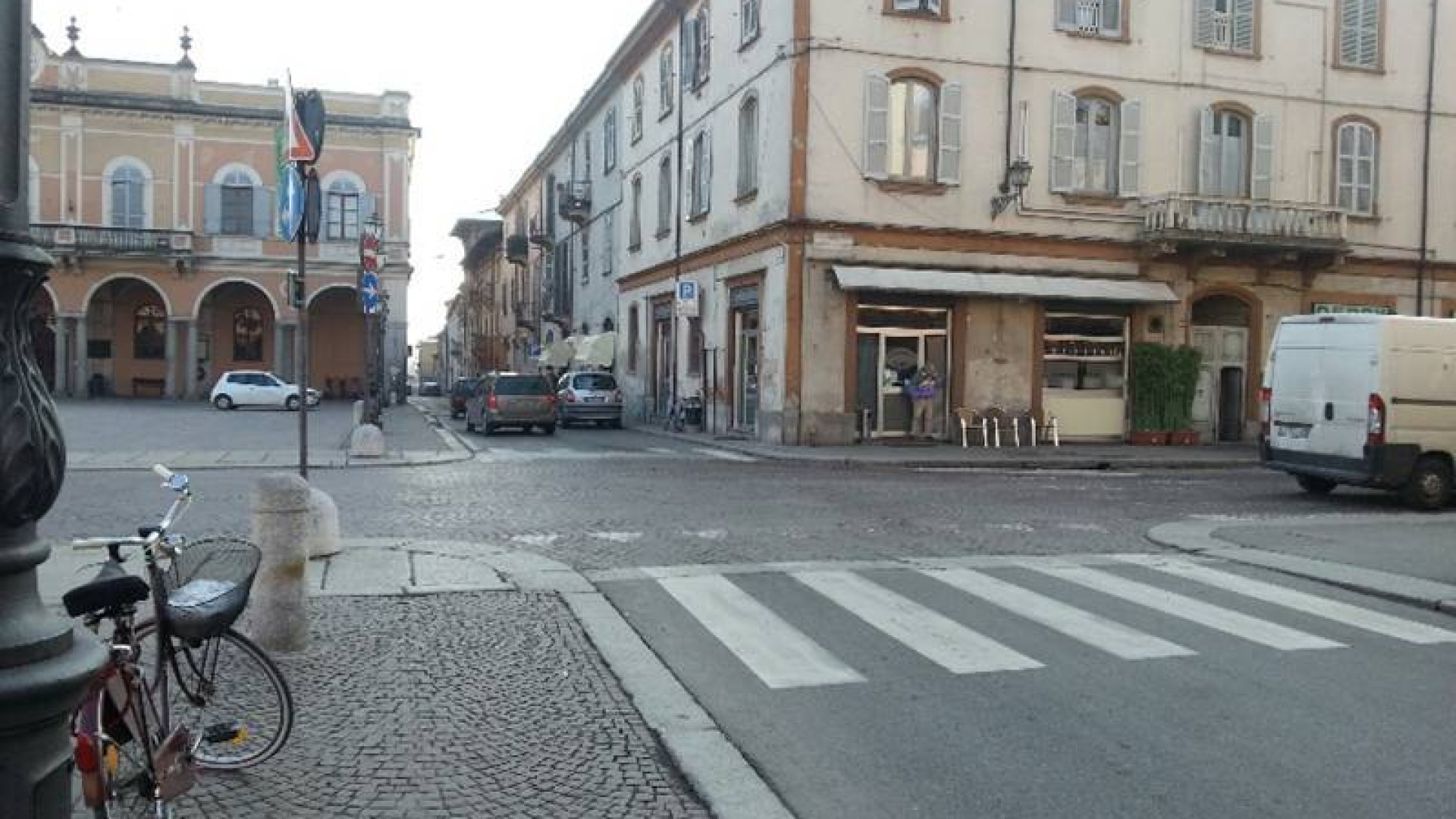 Castelsangiovanni, rubano 45 kg di rame in un ex hotel: arrestati