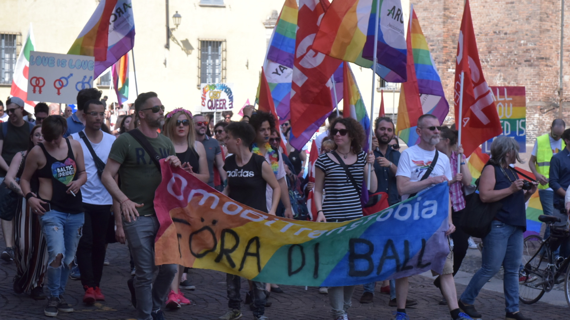 Piacenza si è tinta di arcobaleno: "Corteo contro tutte le discriminazioni”