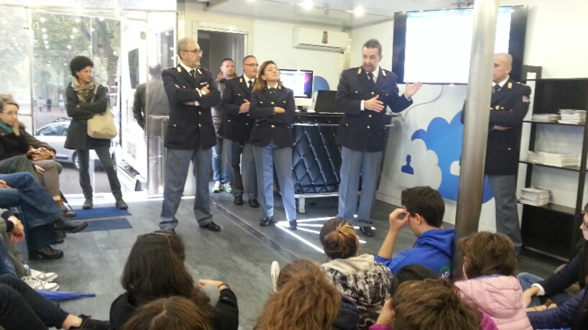 "Custodite la privacy". Da inizio anno 375 denunce, 15 sono sex estorsion