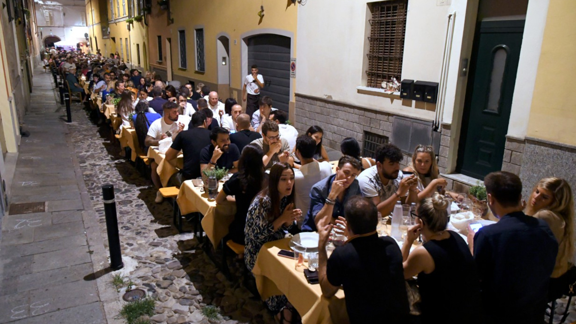 Cibi piacentini e spirito popolare, in trecento alla "Mangiada in si sass"