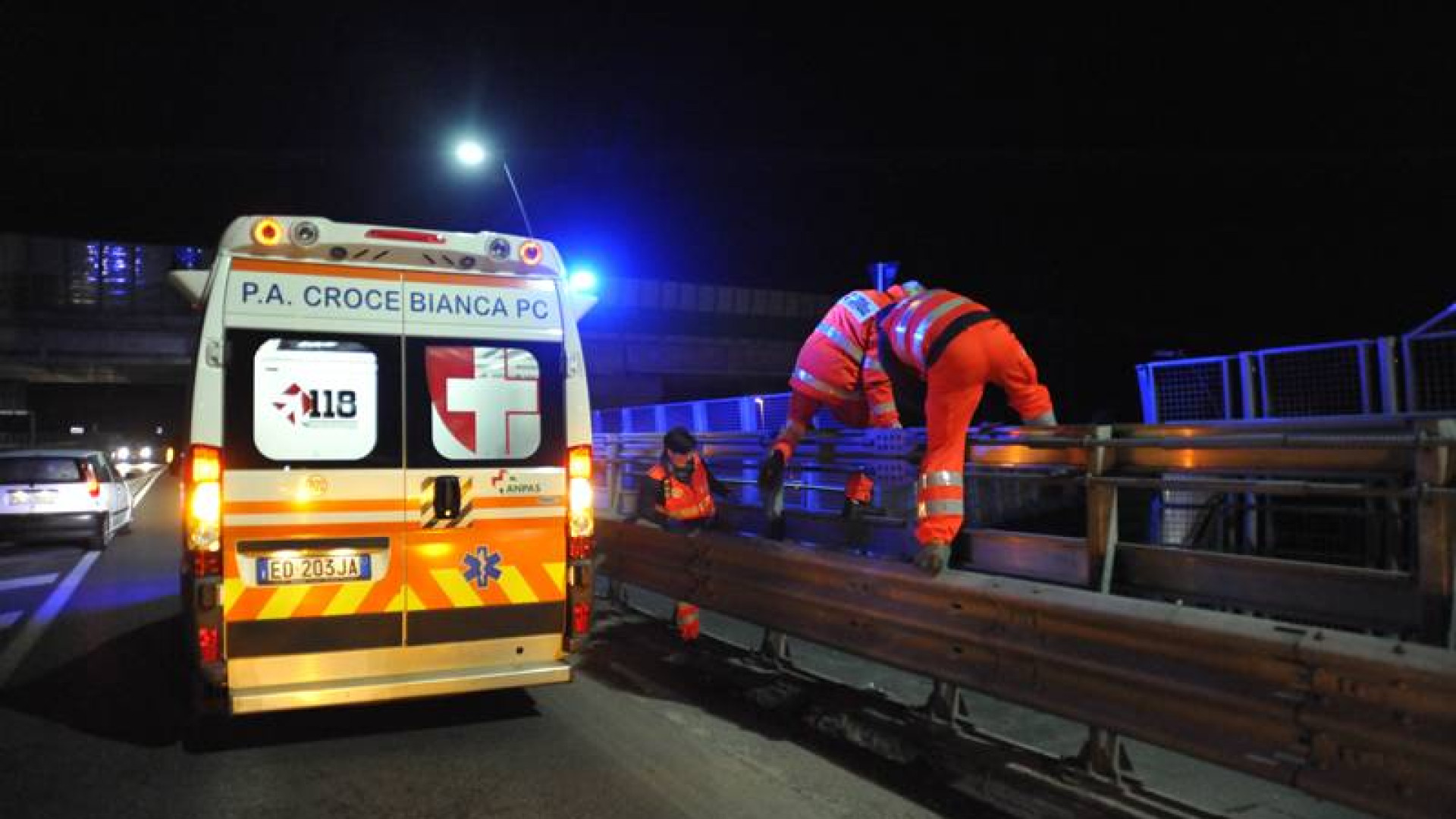 Tragedia in tangenziale: esce di strada e si ribalta, muore un altro giovanissimo