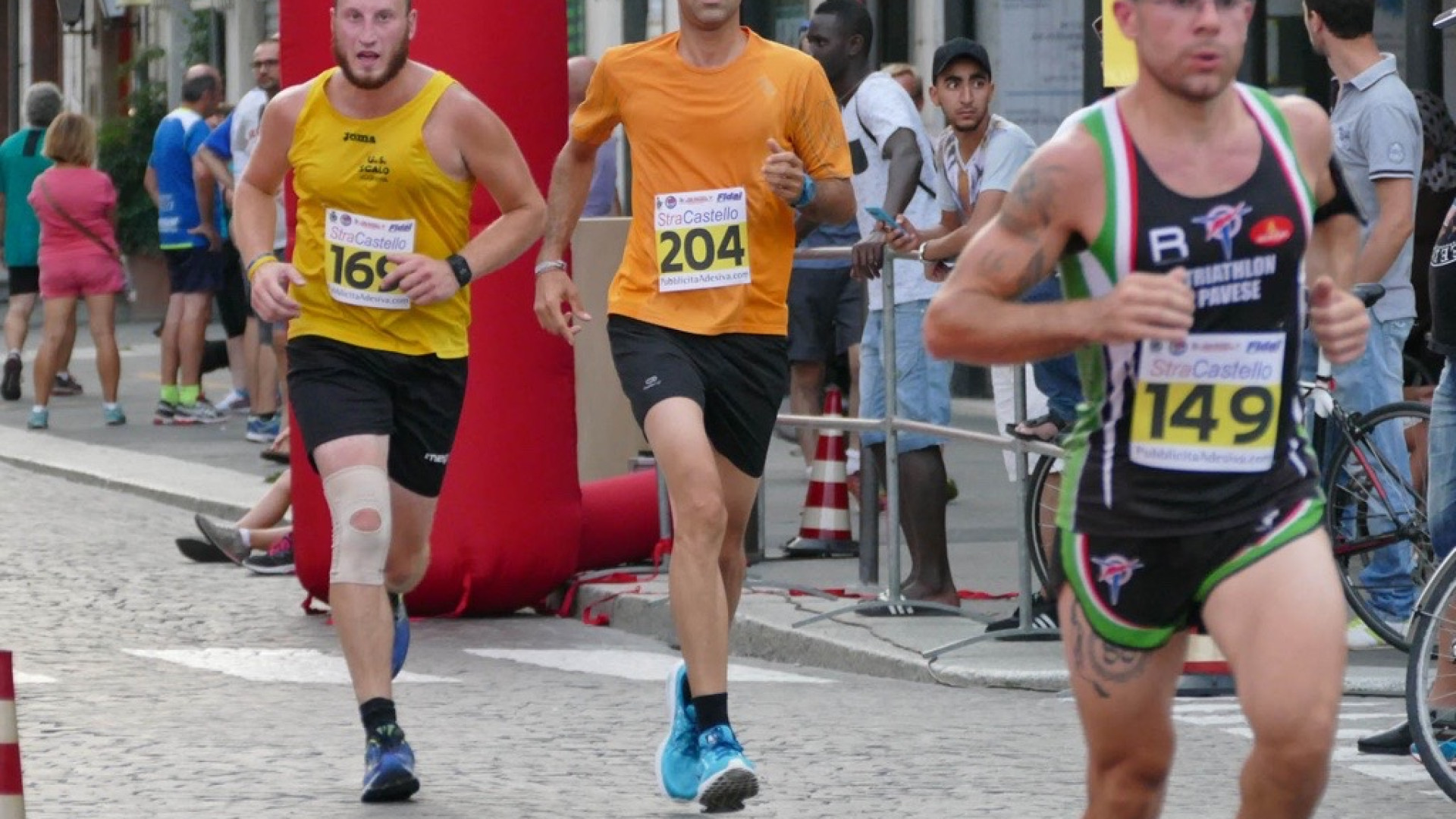 Le foto della Stracastello dei record. Trionfano Karin Angotti e Andrea Astolfi