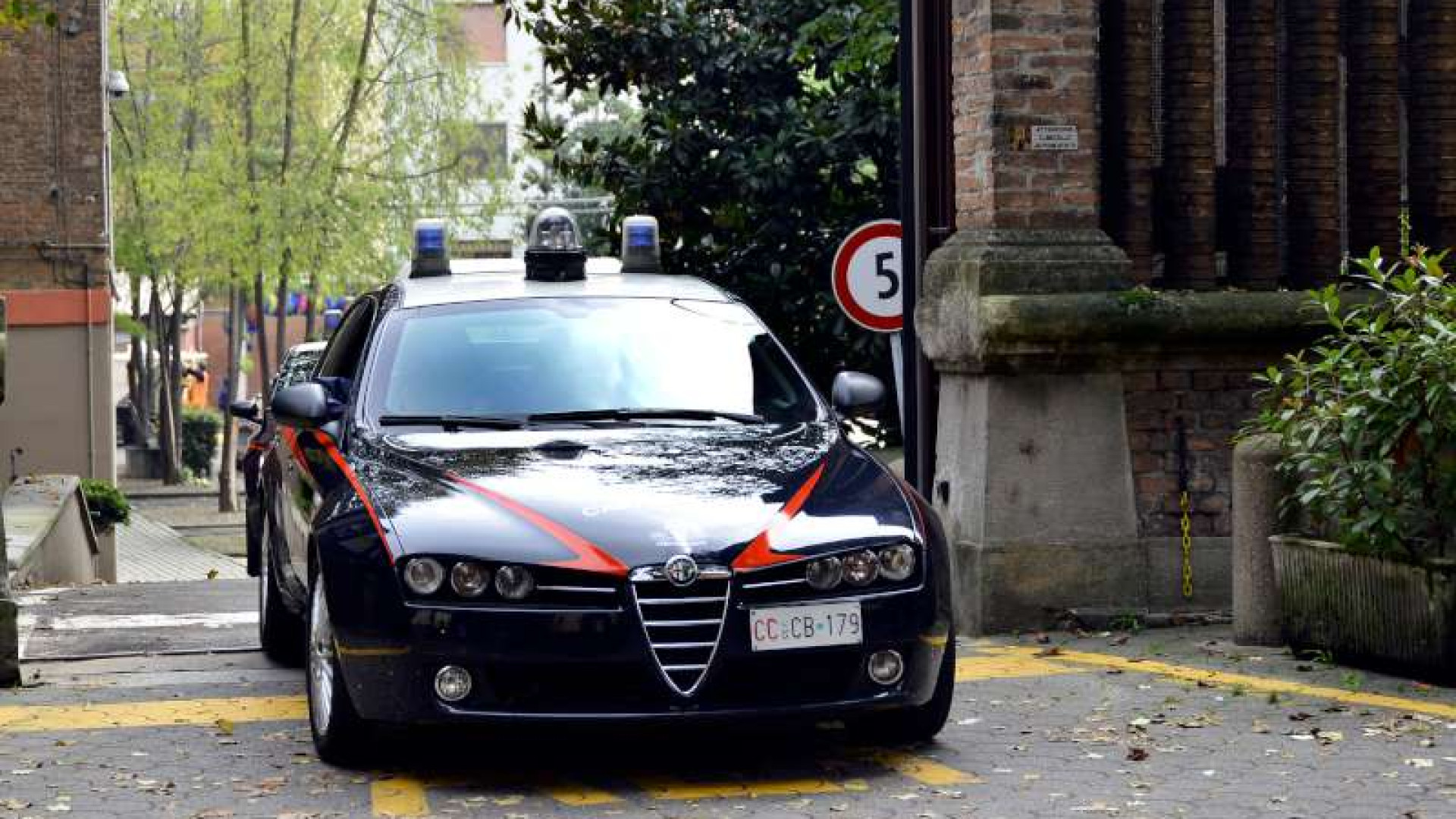 Si spoglia davanti ai bambini dell'oratorio: 53enne denunciato