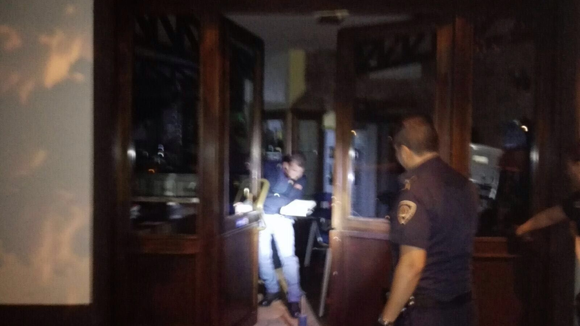 Assalto notturno in un bar di via IV Novembre: nel bottino le macchinette