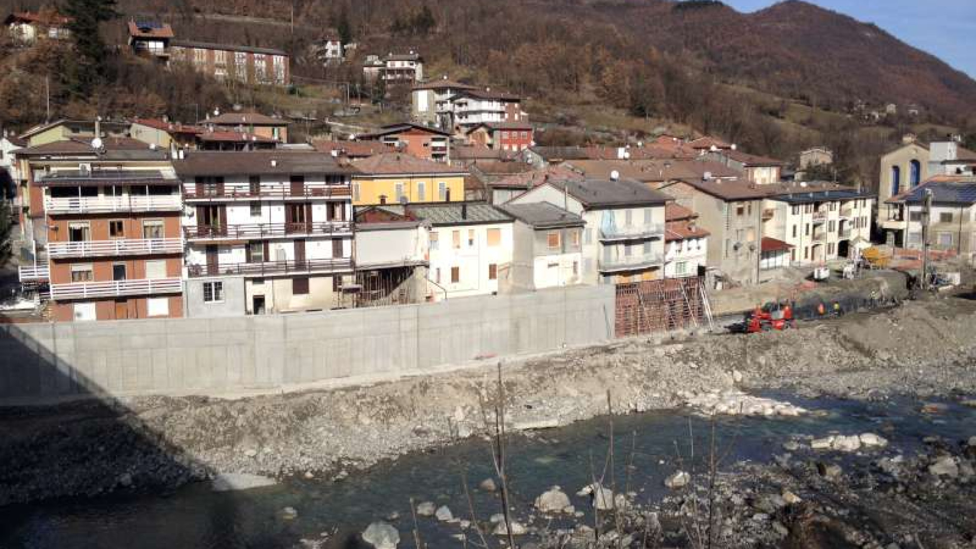 Farini dopo l'alluvione: ecco il muro contro le esondazioni