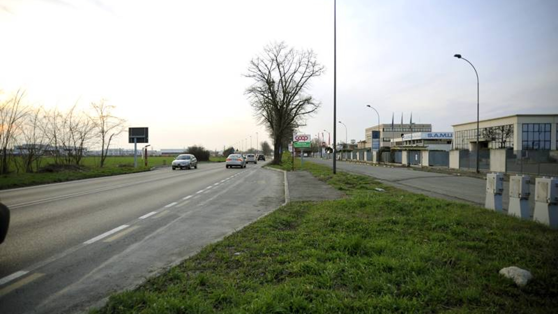 Alla guida senza patente, fugge a folle velocità da Montale a Pontenure