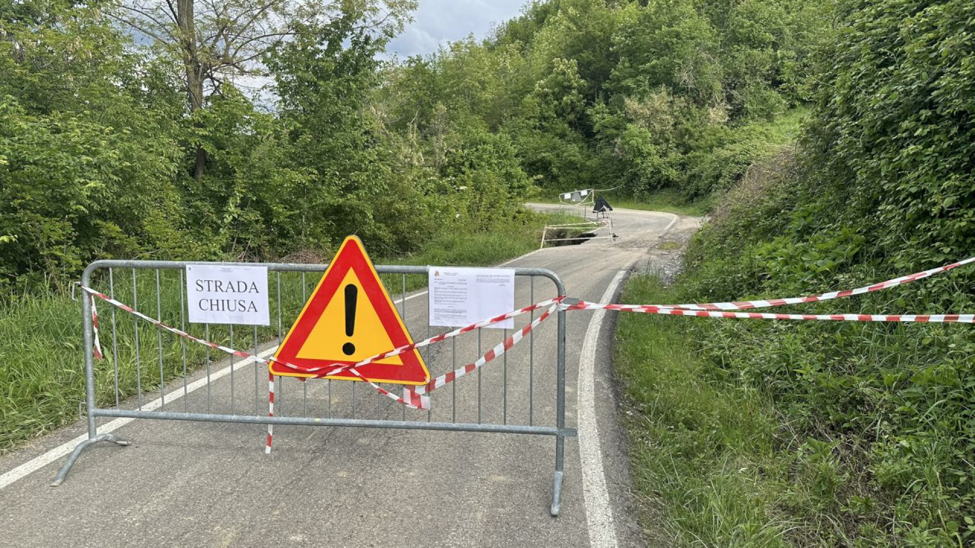 Travo, cedimento a Castellaro: strada interrotta tra Val Trebbia e Val Nure
