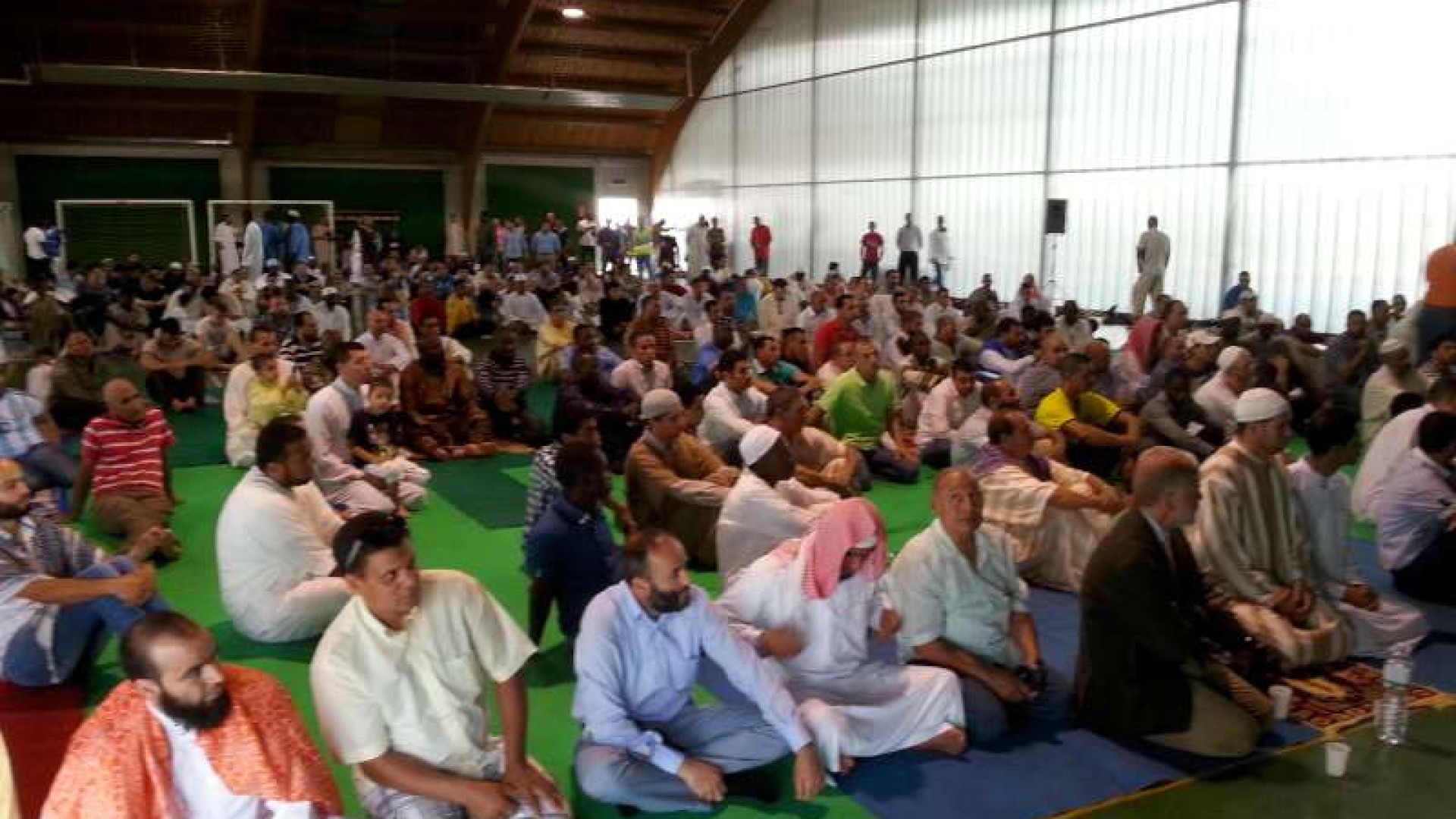 Ramadan: oltre mille musulmani al Polisportivo per la fine del digiuno