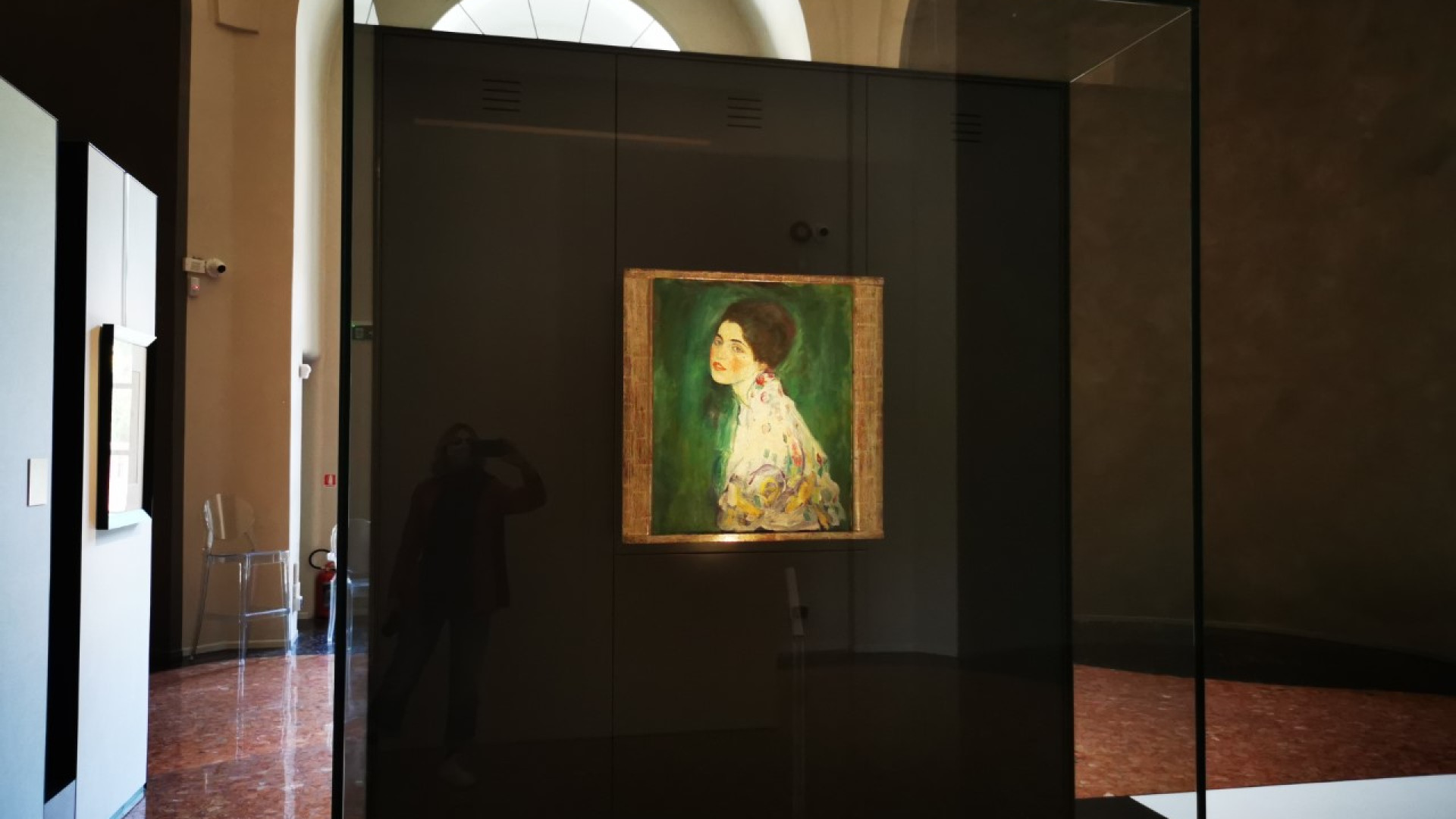 Riflessi sul Klimt, l’assessore: “Teca costata 61mila euro, il problema era noto da mesi”