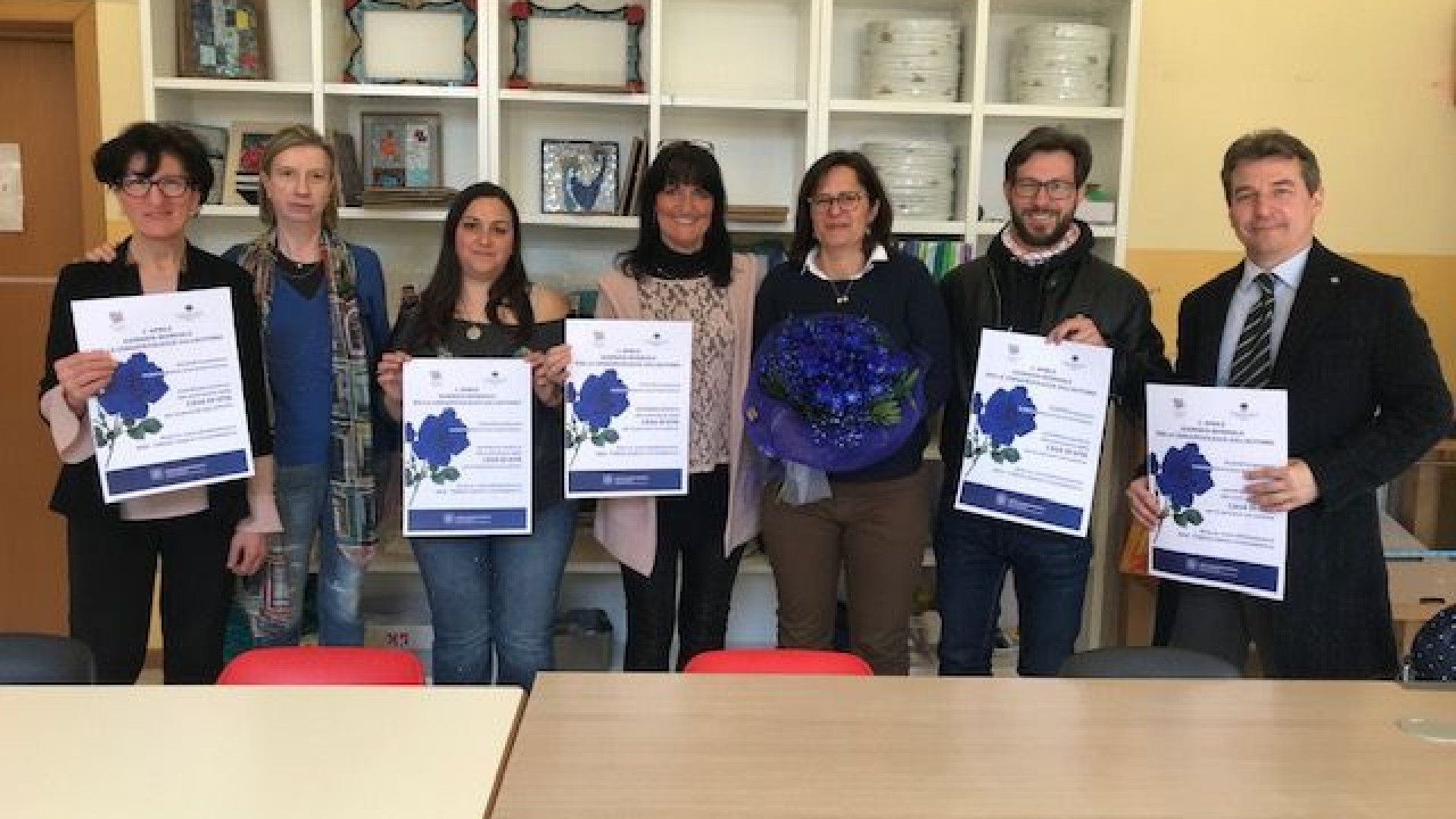 Cento negozi colorati di blu e una raccolta per la casa di vita