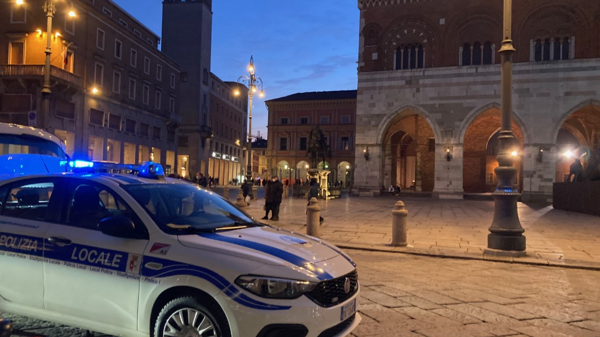 Chiedevano l'elemosina infastidendo i passanti, sanzionate due donne