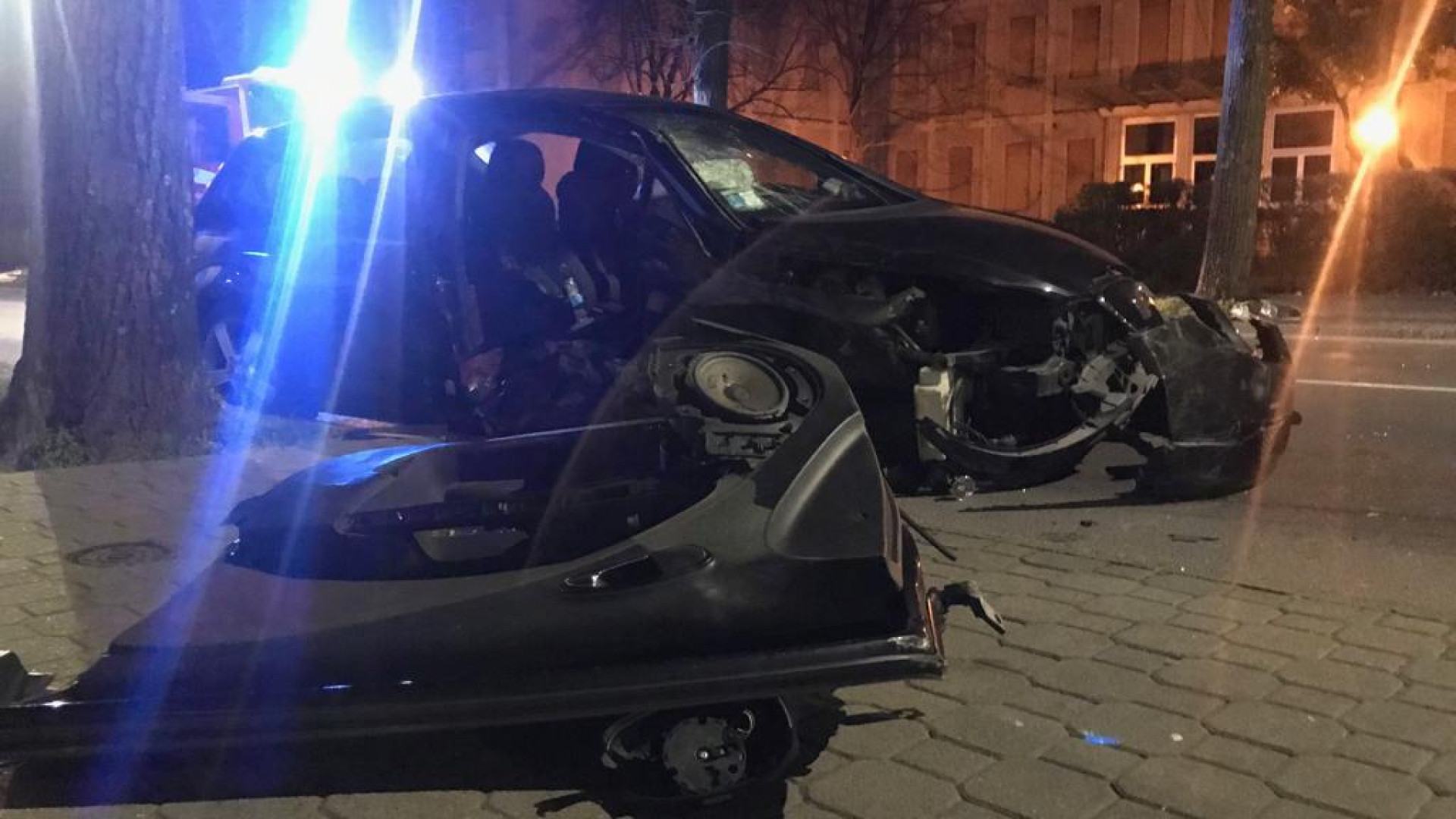 Rimangono gravissime le condizioni del 31enne travolto sabato notte. Alcol e droga nel sangue del guidatore arrestato