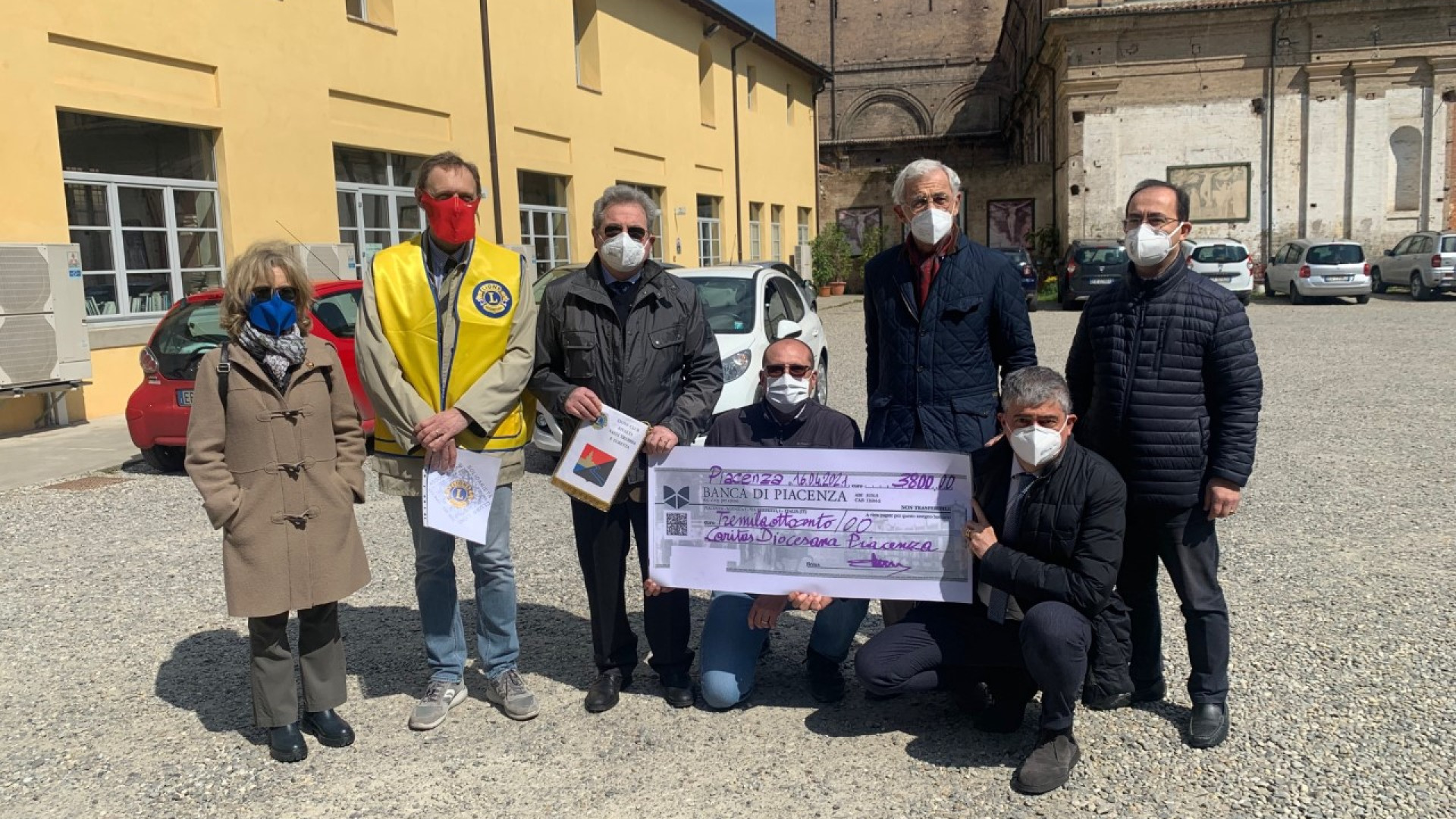 Lions uniti contro l'emergenza povertà: nuova donazione per la Caritas