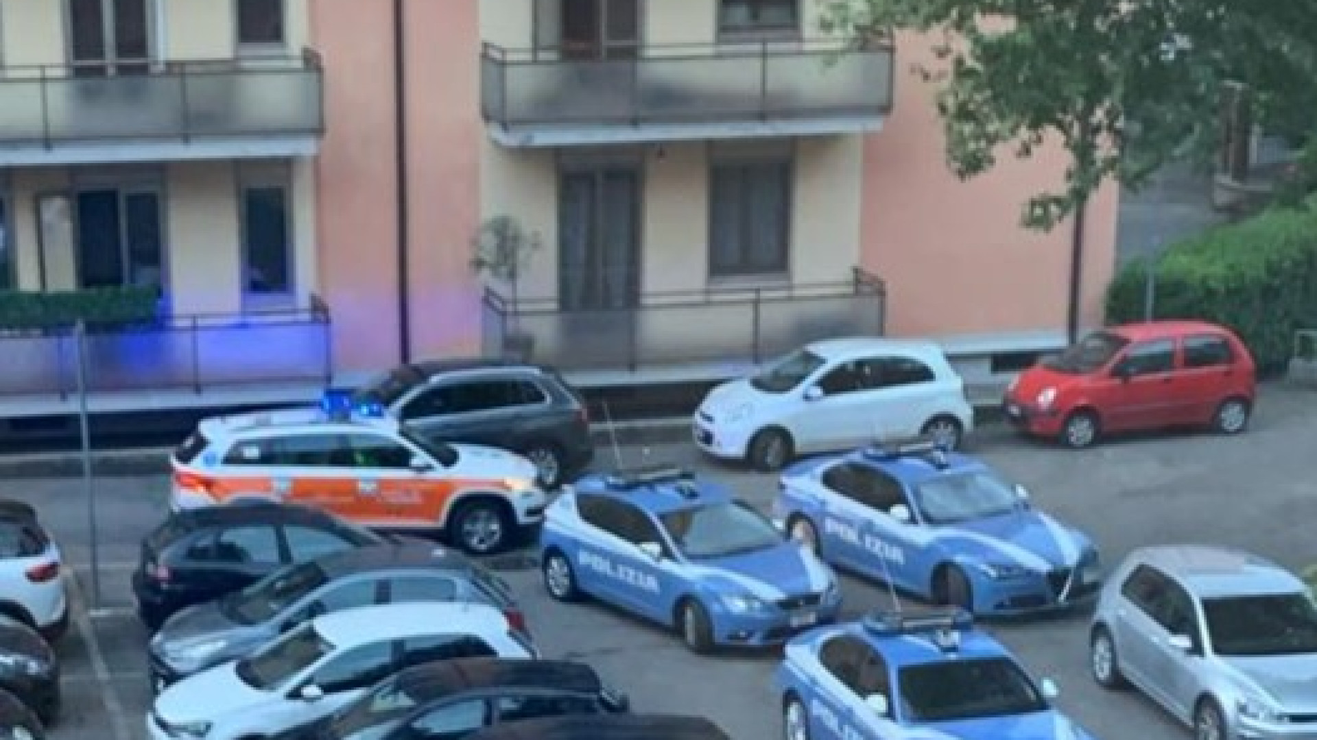 Ennesima lite in largo Erfurt, un uomo a terra