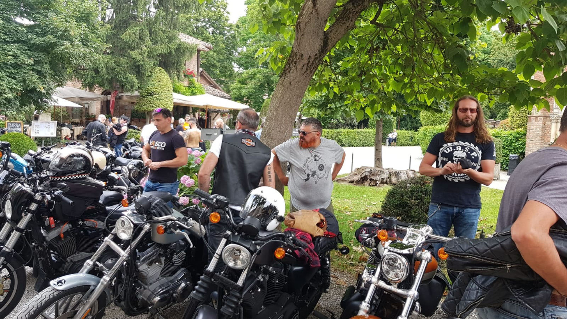 Oltre 700 "gioiellini cromati" hanno invaso Grazzano Visconti: appassionati da tutta Europa