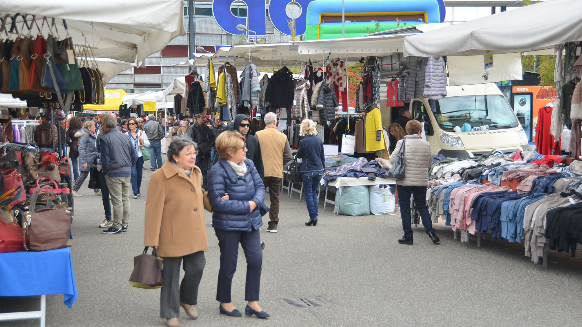 Bancarelle del Forte, con il meglio del Made in Italy torna il mercato d'autunno
