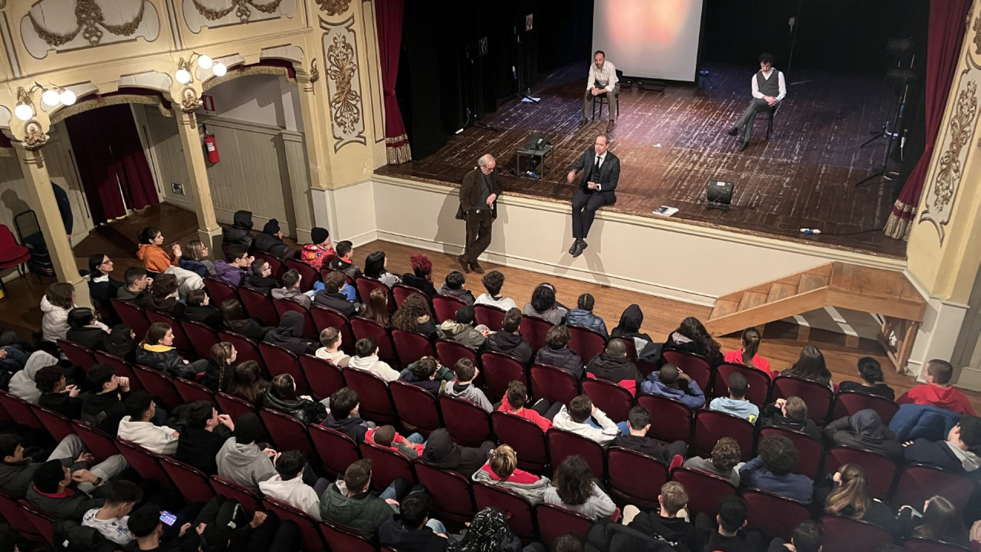 Filodrammatici, 650 studenti per lo spettacolo “Vuoto di memoria”
