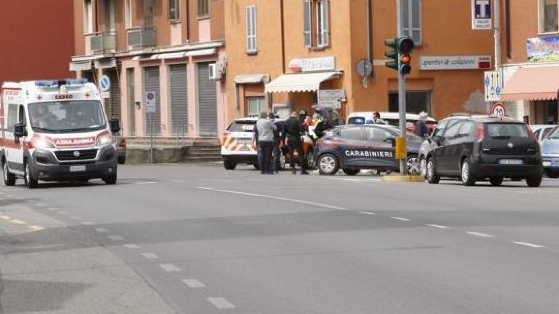 Pontenure, colpito da malore fatale nella strada deserta