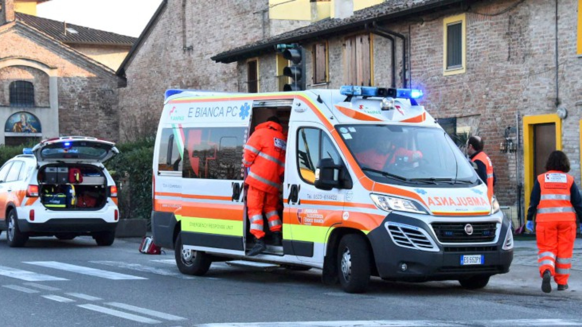 Infortunio a Montale, 38enne si ferisce con la motosega: grave