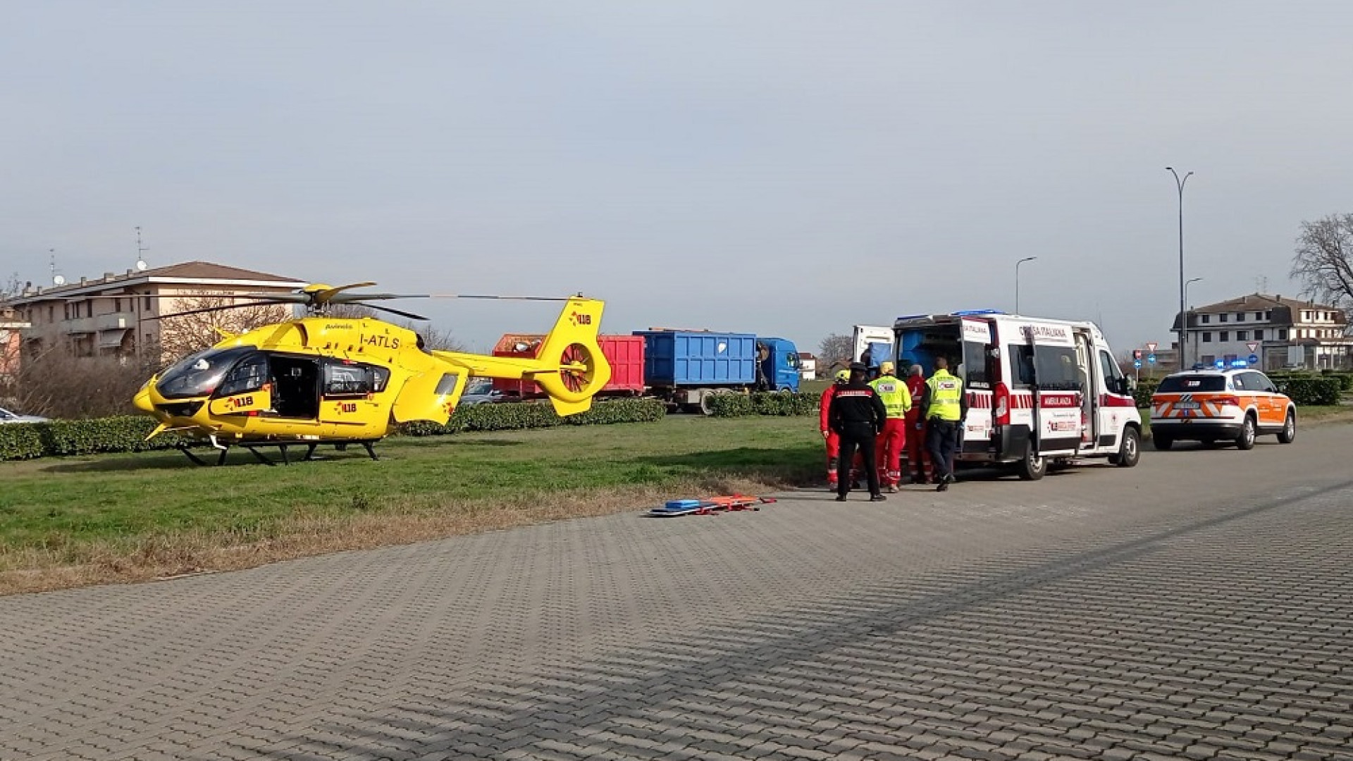 Sarmato, cade dal camion dopo un malore: trasportato a Parma in elisoccorso