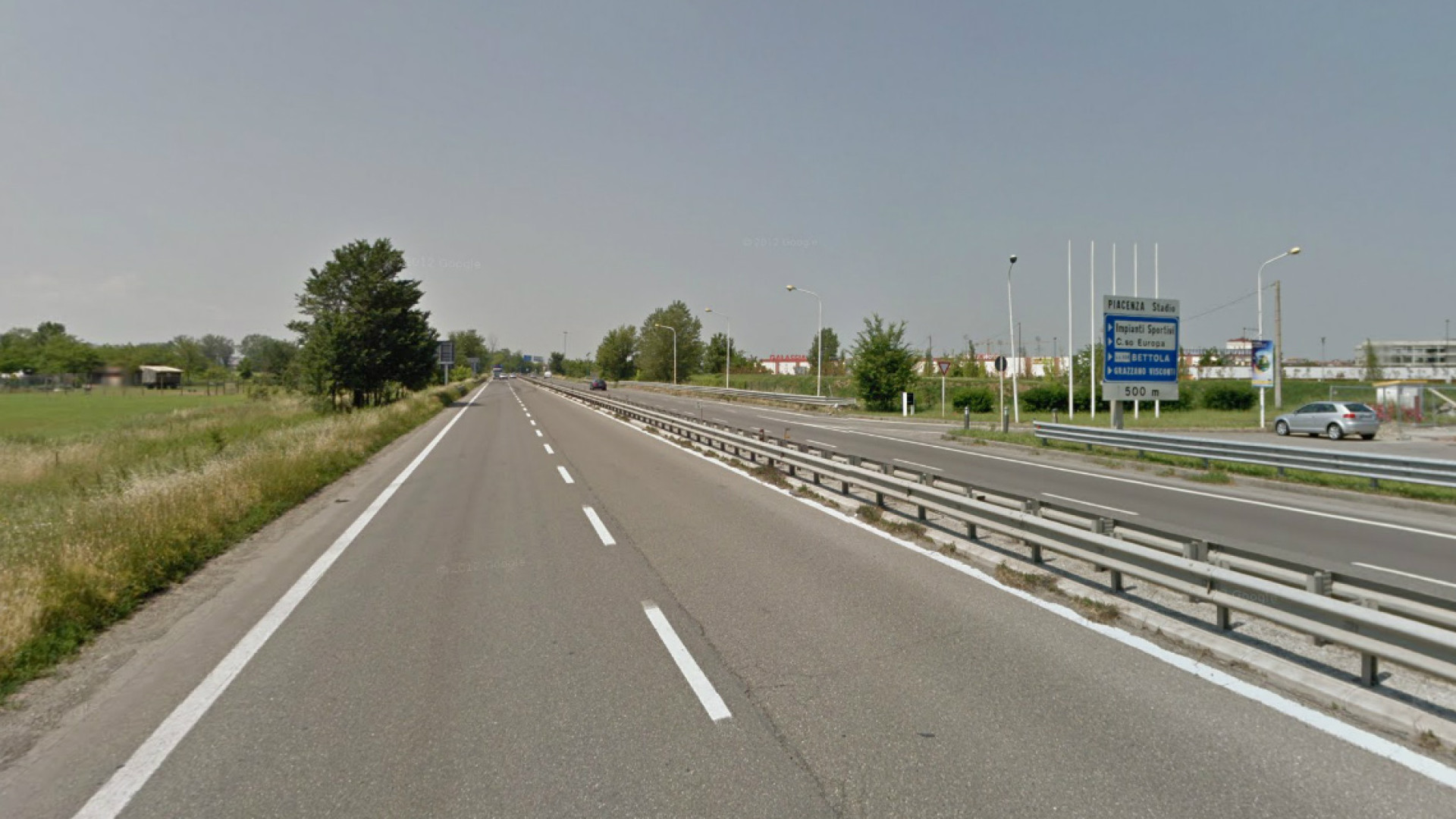Paura in tangenziale: camion contromano bloccato dalla polizia