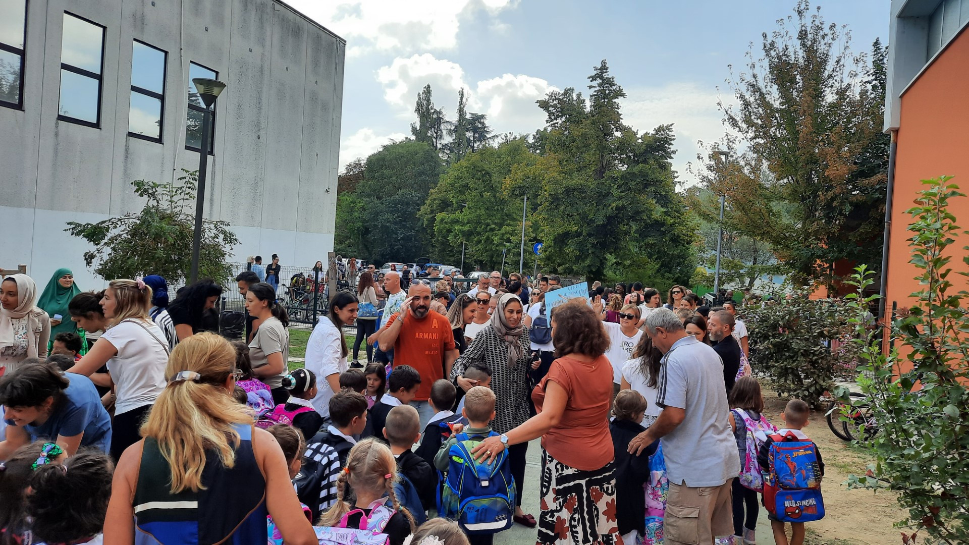 Castello senza scuolabus: niente ingorghi, fila liscio il primo giorno di scuola