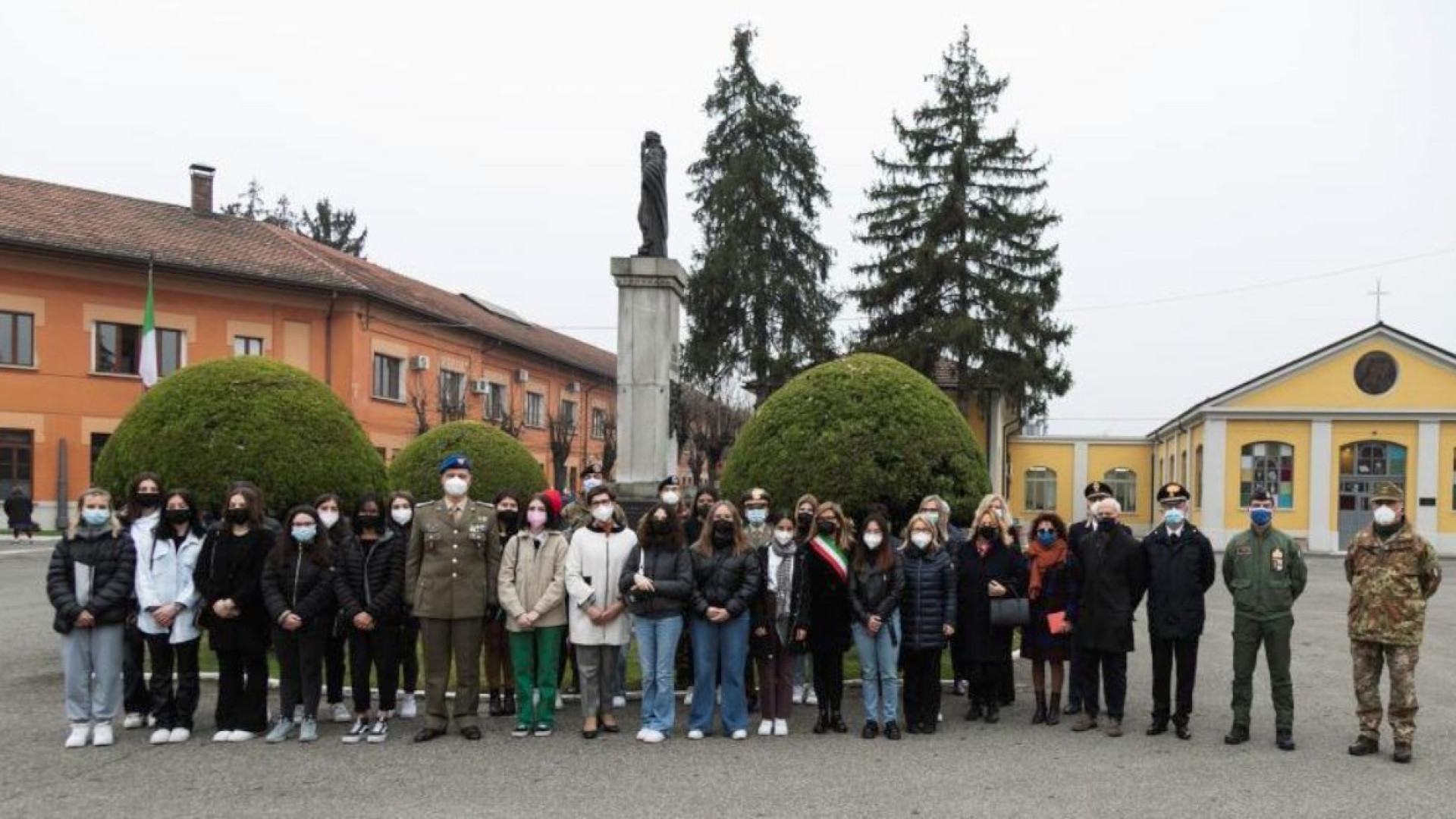 Costituzione, inno, bandiera: le allieve del Romagnosi alla Giornata dell'Unità nazionale