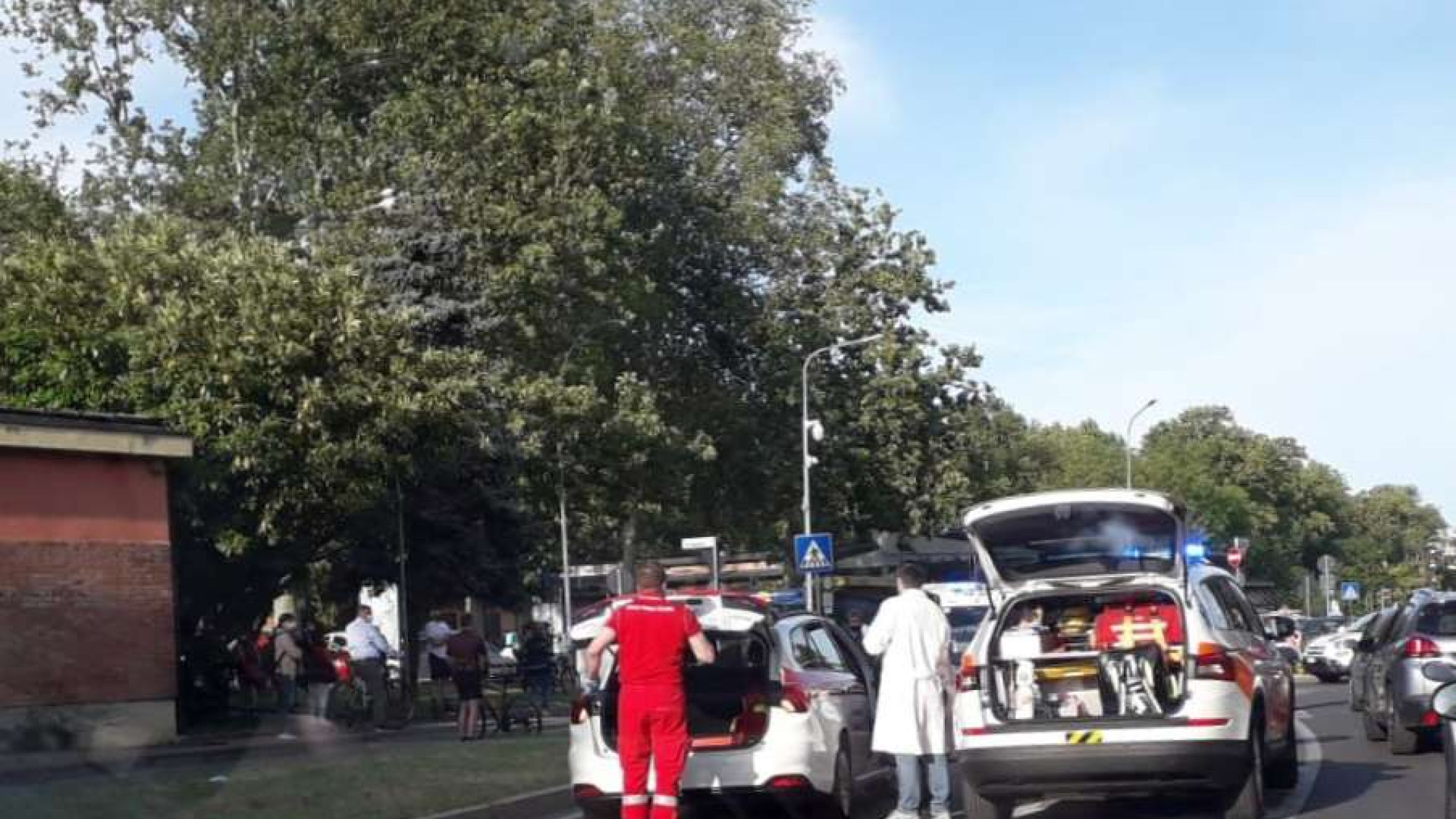 Ciclista investito in via IV Novembre alla rotonda con via Alberici