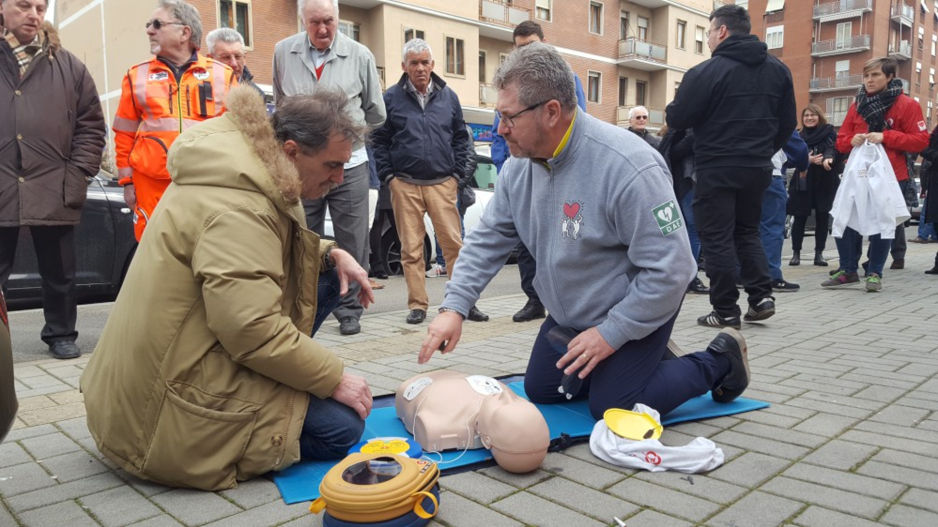 "Liberalizziamo il defibrillatore": Progetto Vita scende in campo con gli studenti