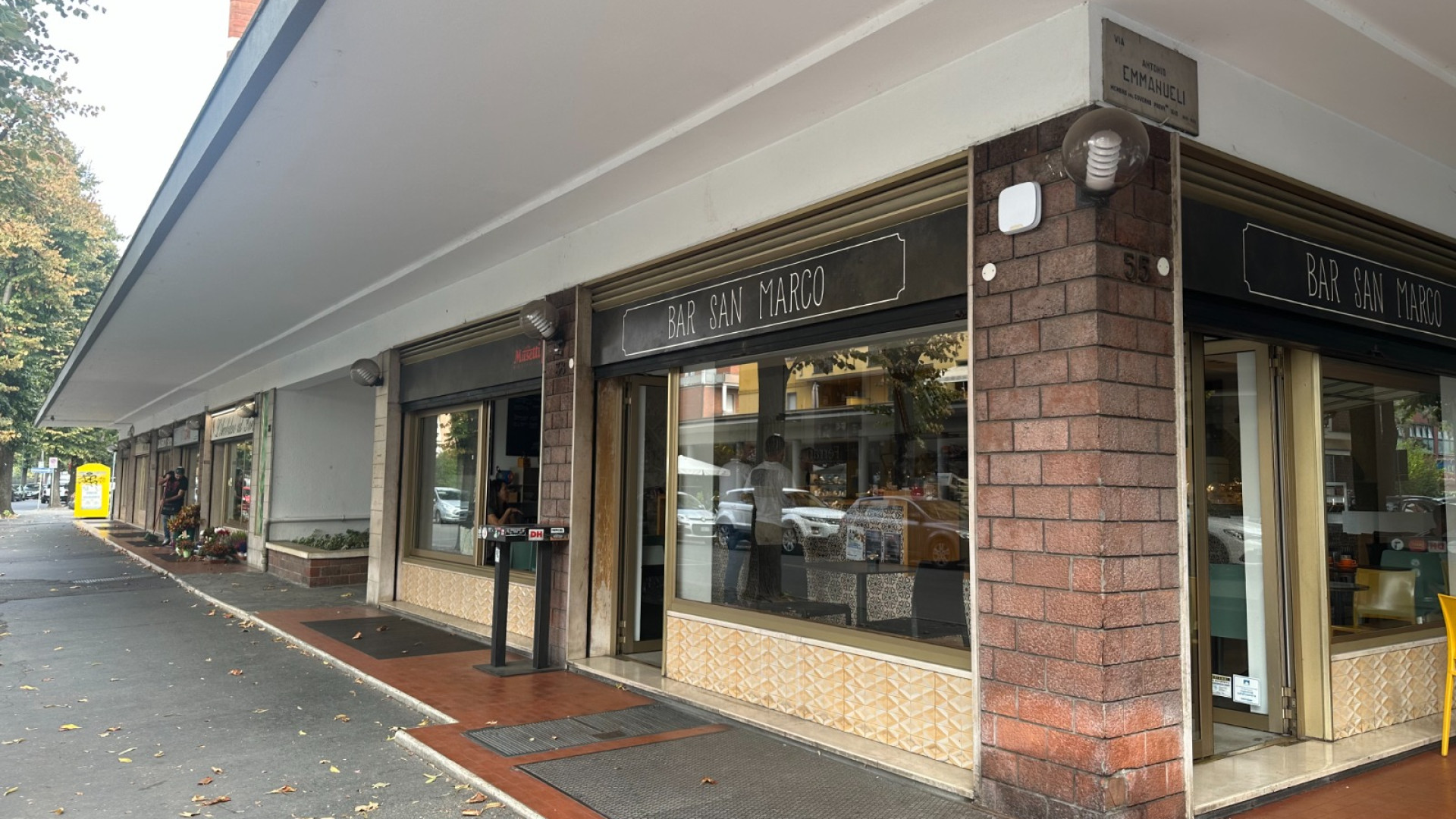 Vetrine e finestre sfasciate: incursione notturna dei ladri in  due bar di Piacenza